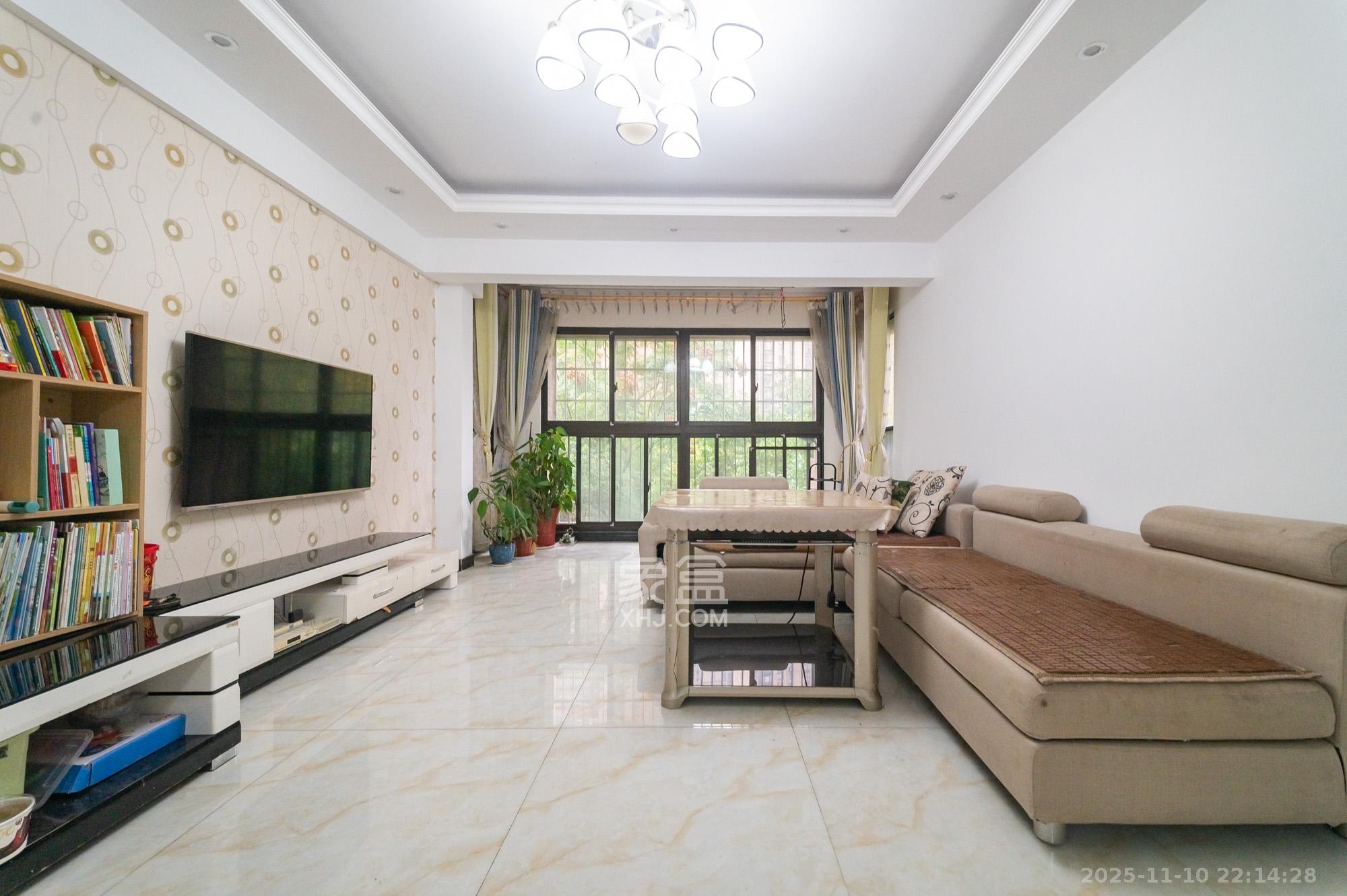 华润凤凰城三期 3室2厅2卫 84.8万 华润凤凰城三期 3室2厅2卫 84.8万客厅