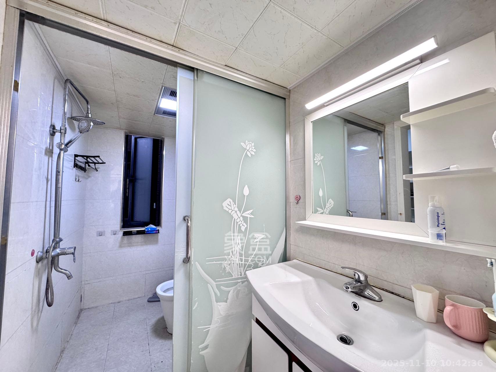 达美D6区  2室2厅1卫    2400.0元/月室内图