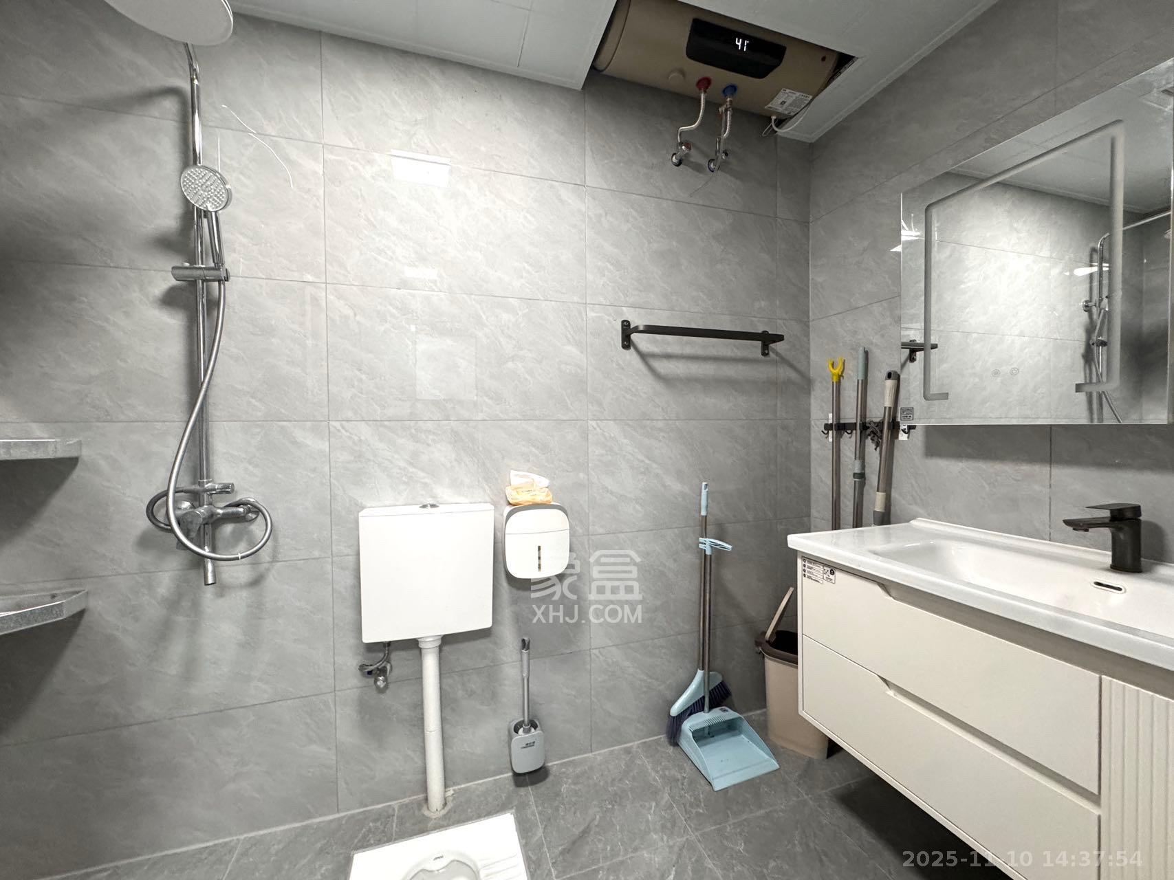 鄱阳汇金中心  1室0厅0卫    1500.0元/月