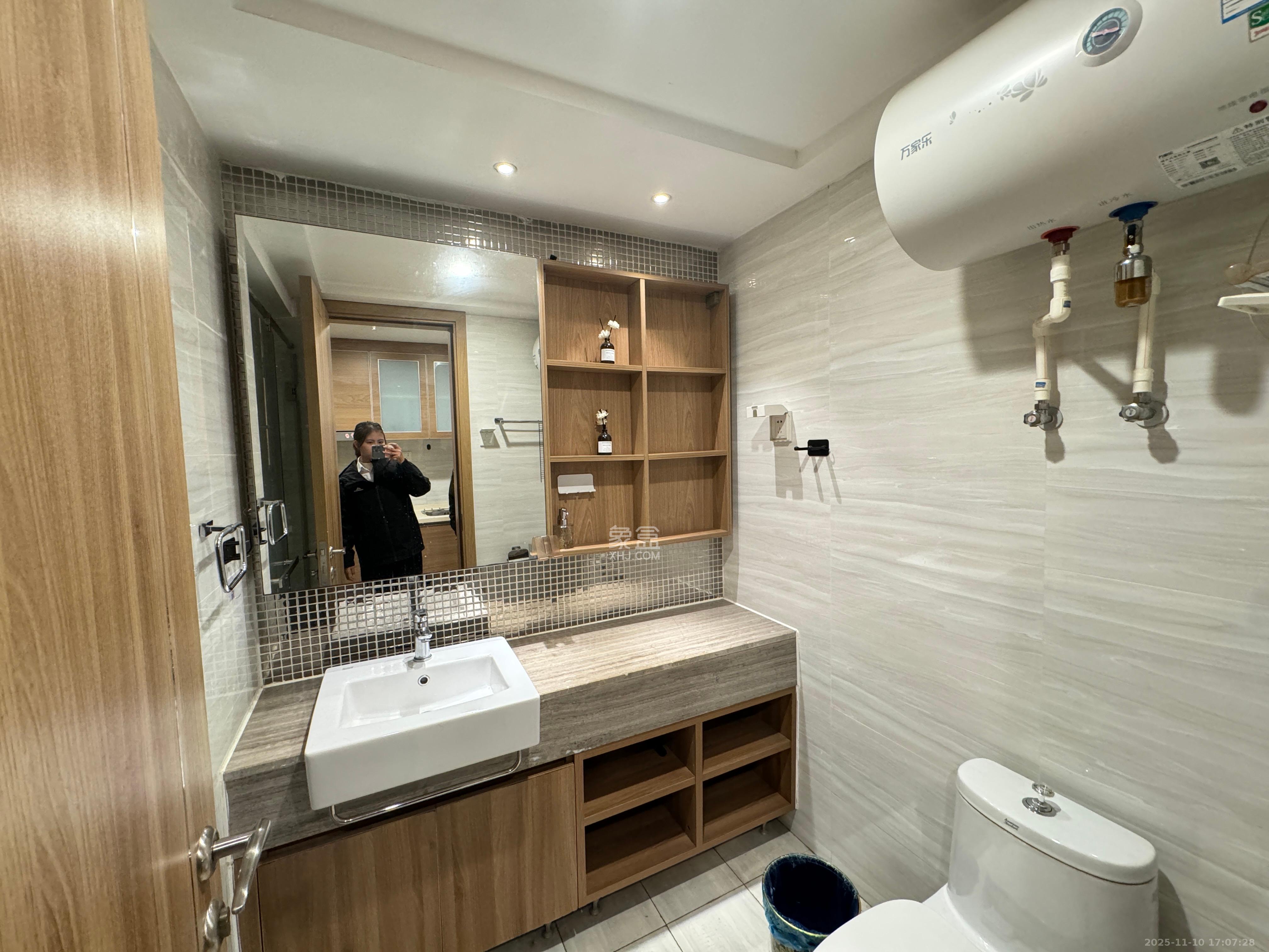 恒大翡翠华庭 1室0厅1卫 1400.0元/月 恒大翡翠华庭 1室0厅1卫 1400.0元/月室内图