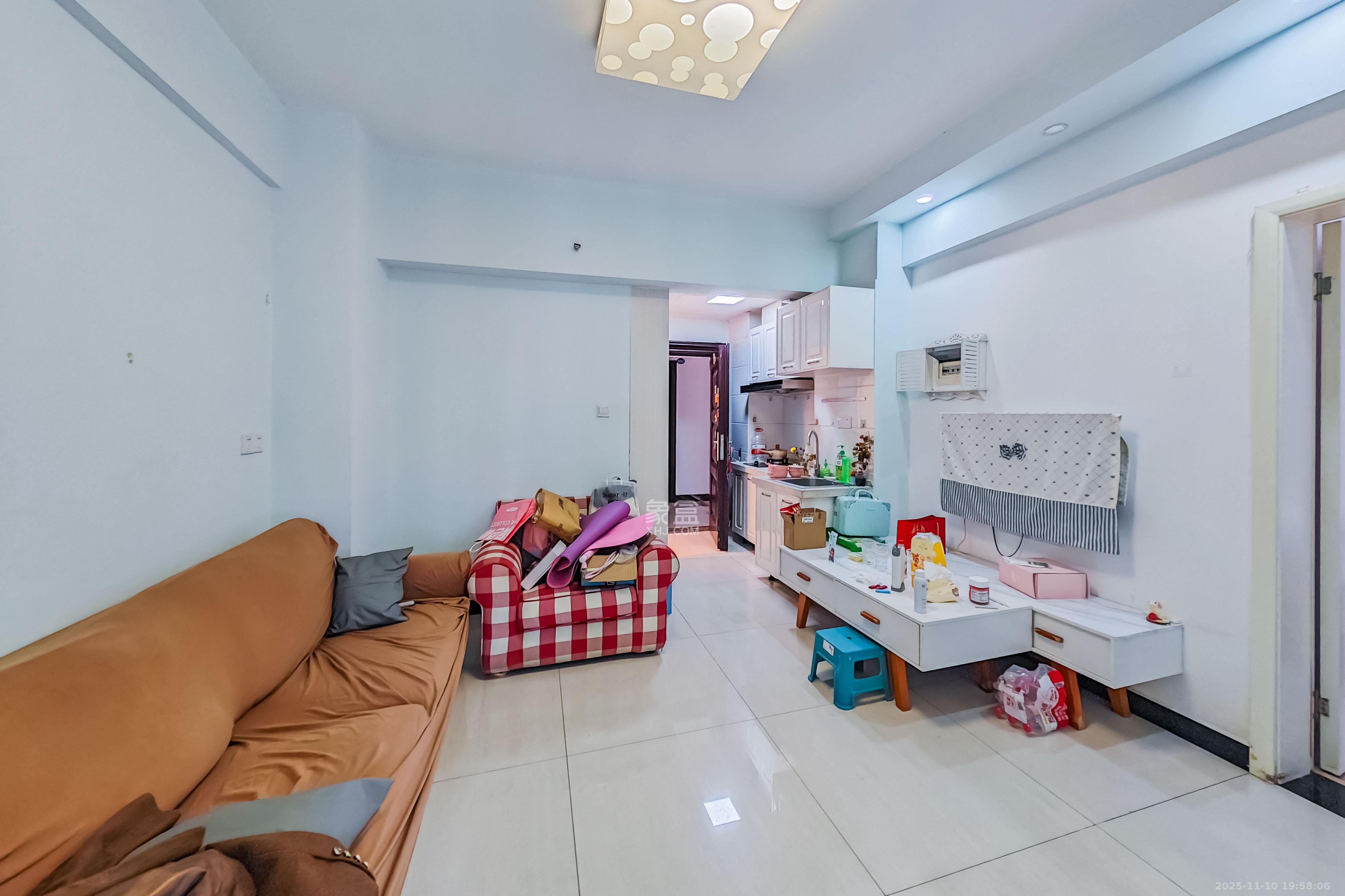 英郡年华 2室1厅1卫 38.8万 英郡年华 2室1厅1卫 38.8万客厅