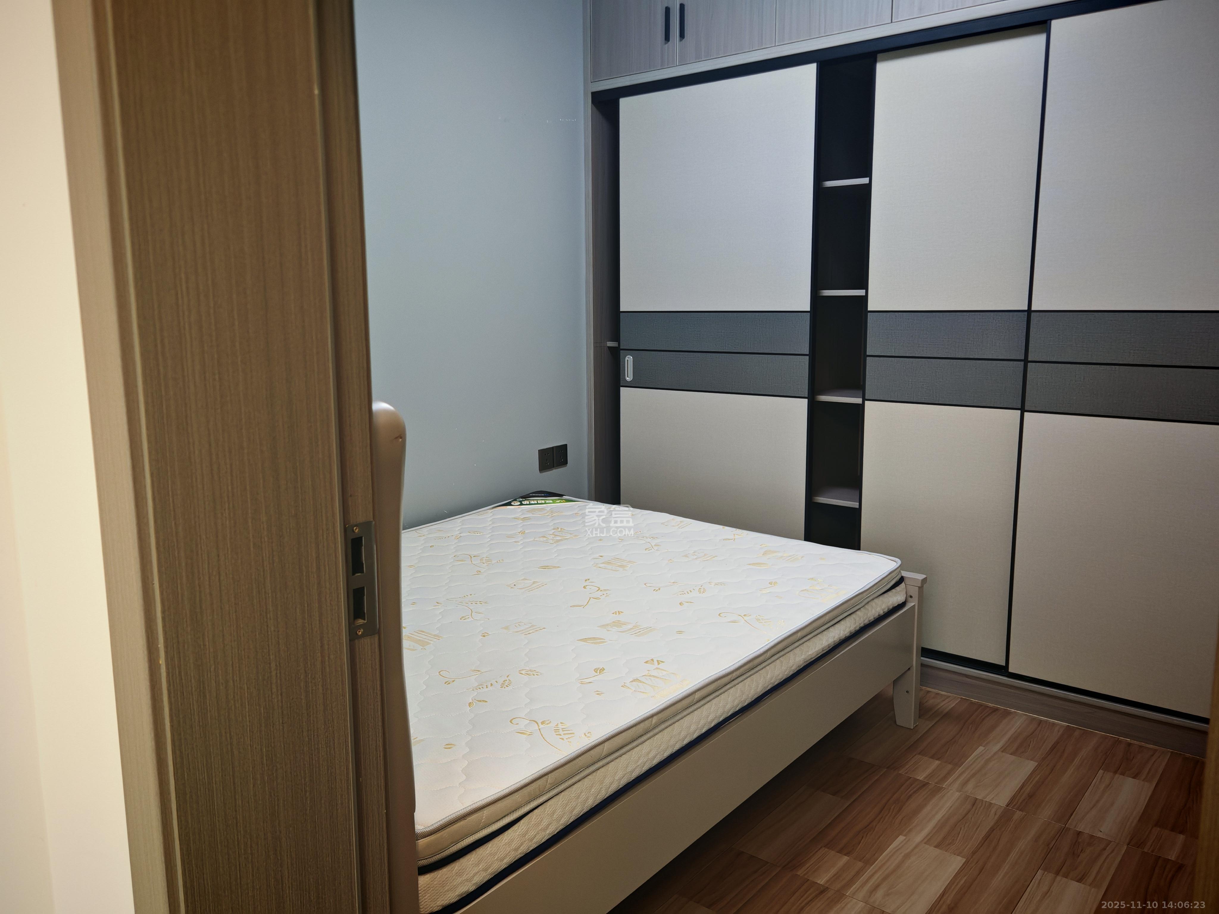 山水新城 2室2厅1卫 2100.0元/月 山水新城 2室2厅1卫 2100.0元/月室内图