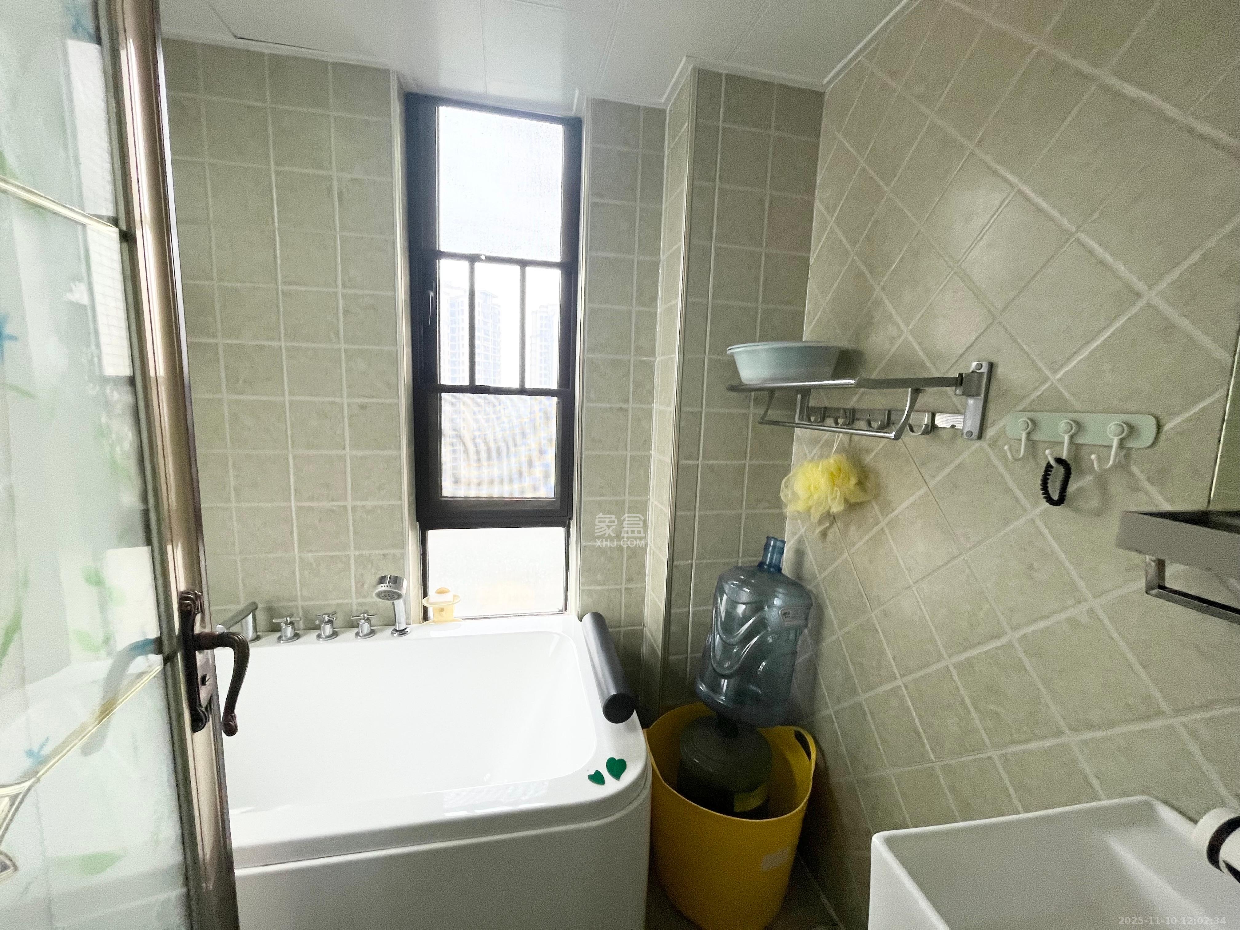 保利麓谷林语F区  3室2厅2卫    2500.0元/月室内图