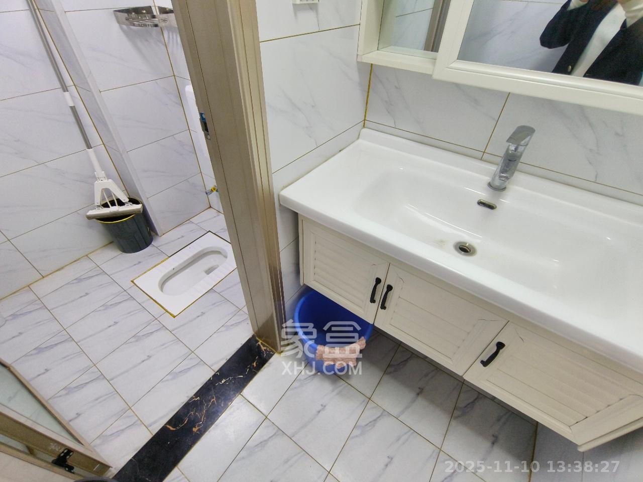 乾源国际  3室2厅2卫    2000.0元/月室内图