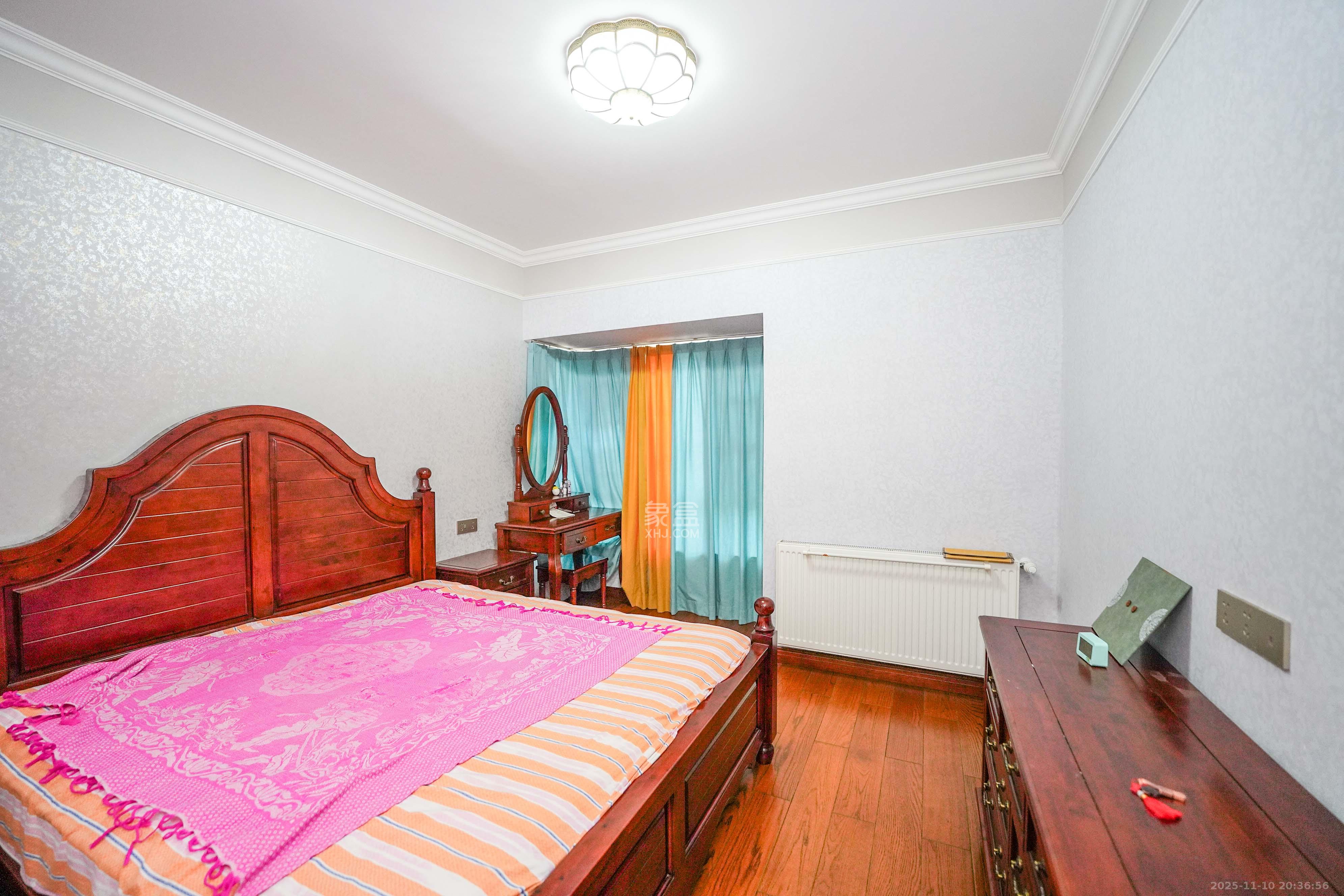 五矿紫湖香醍  4室2厅2卫    99.8万卧室