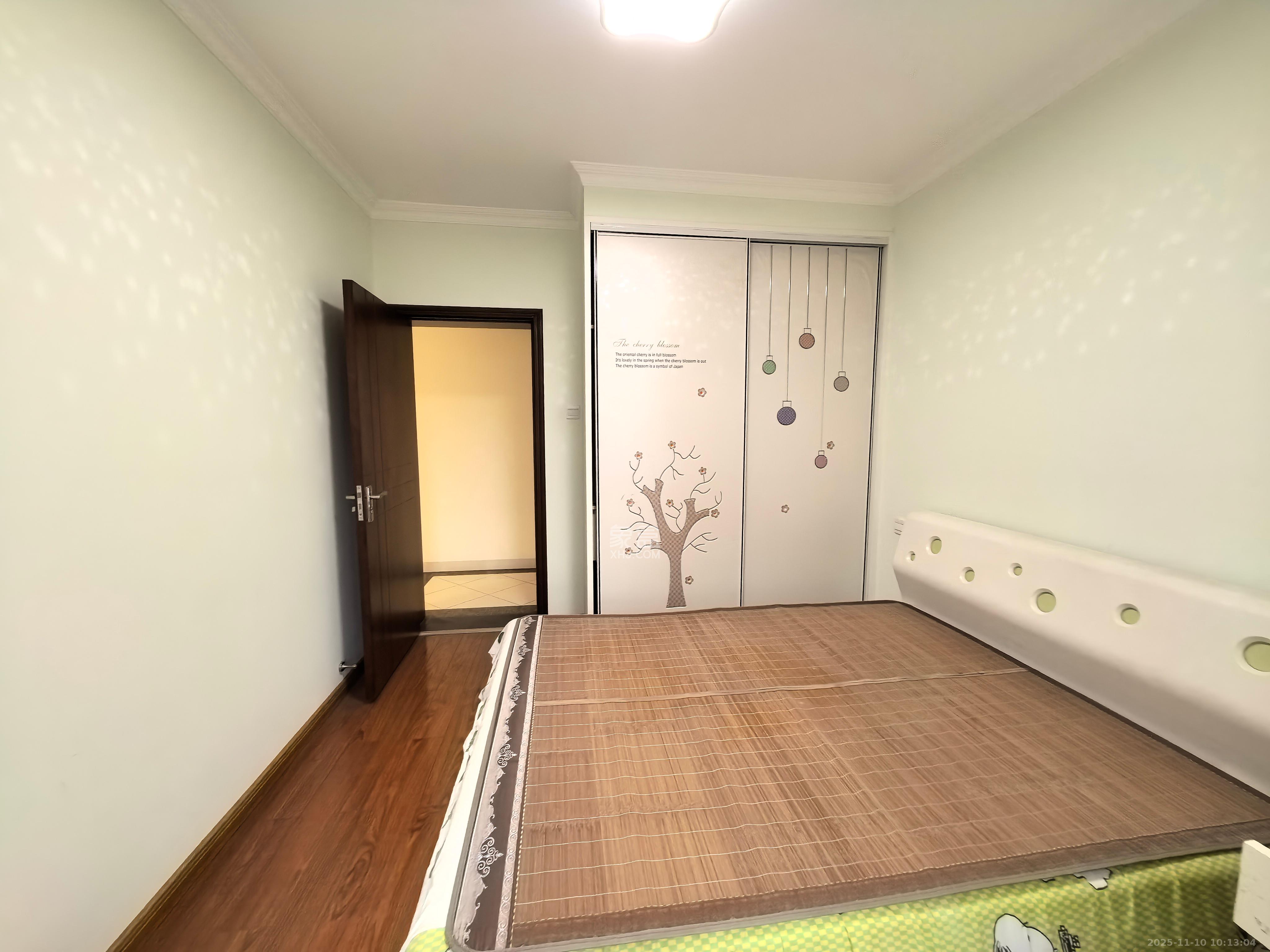 新城国际花都  3室2厅1卫    1800.0元/月室内图