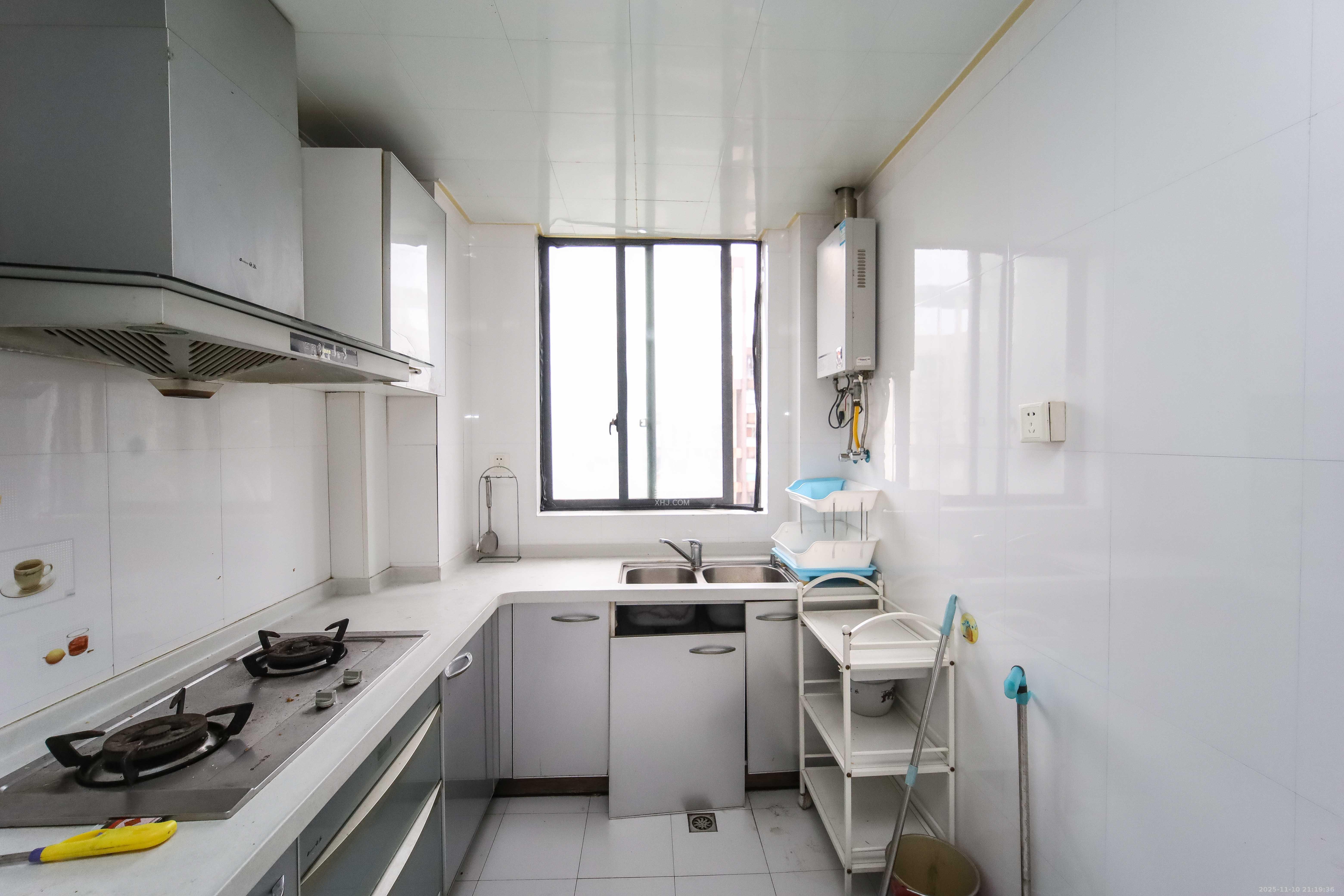 西子花苑  3室2厅2卫    113.0万厨房