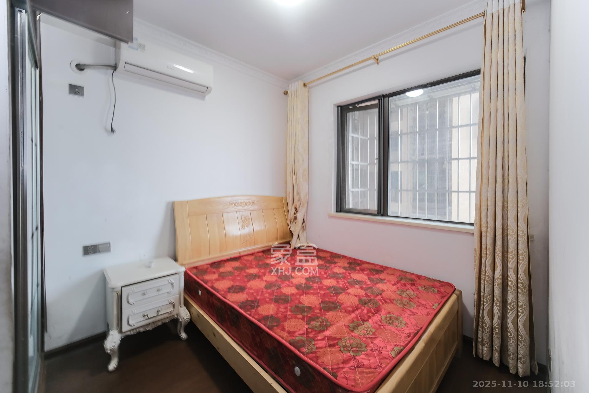 盛地春天里  3室1厅1卫    50.0万卧室