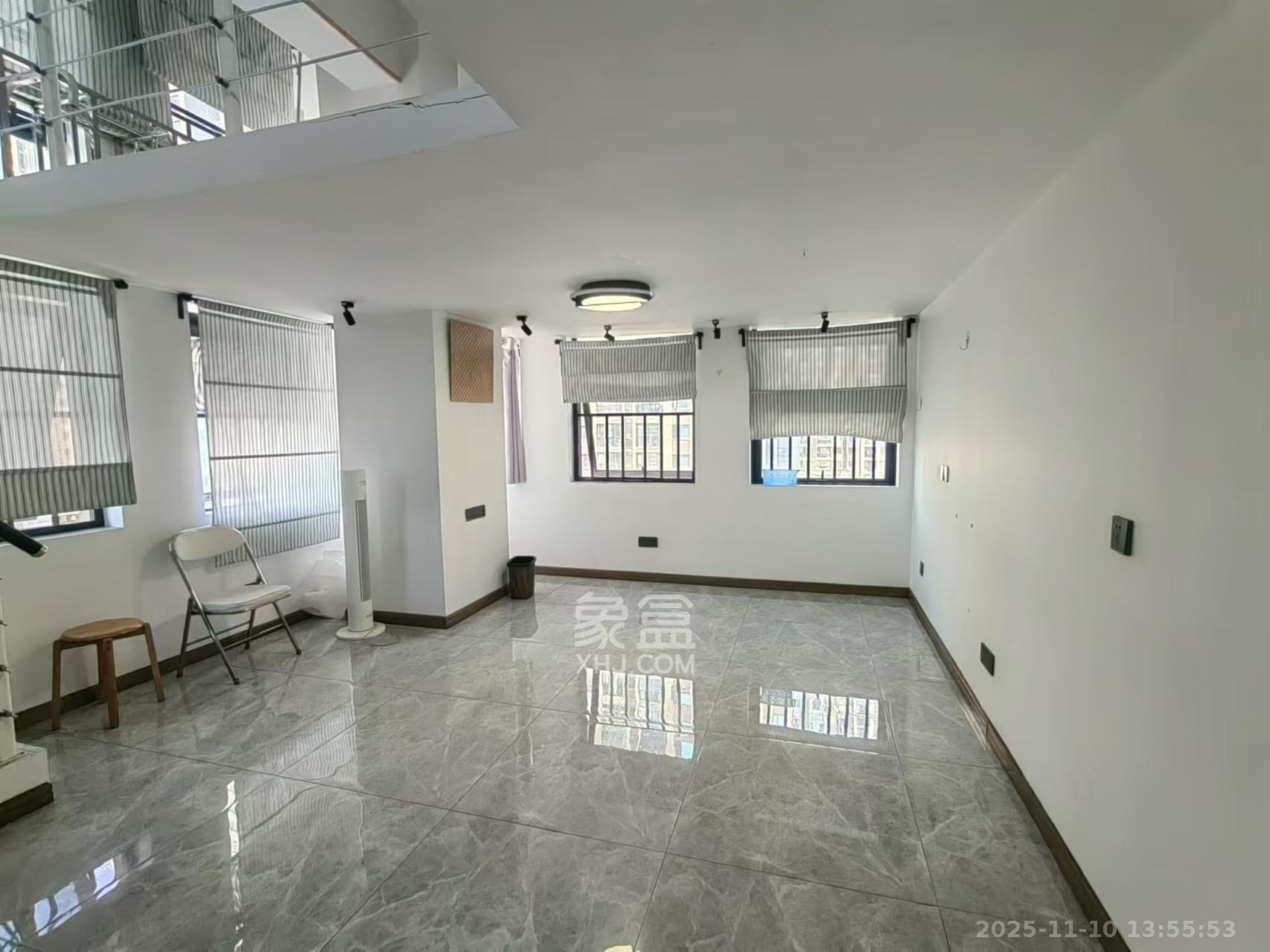 华润置地广场二期  1室1厅1卫    1900.0元/月