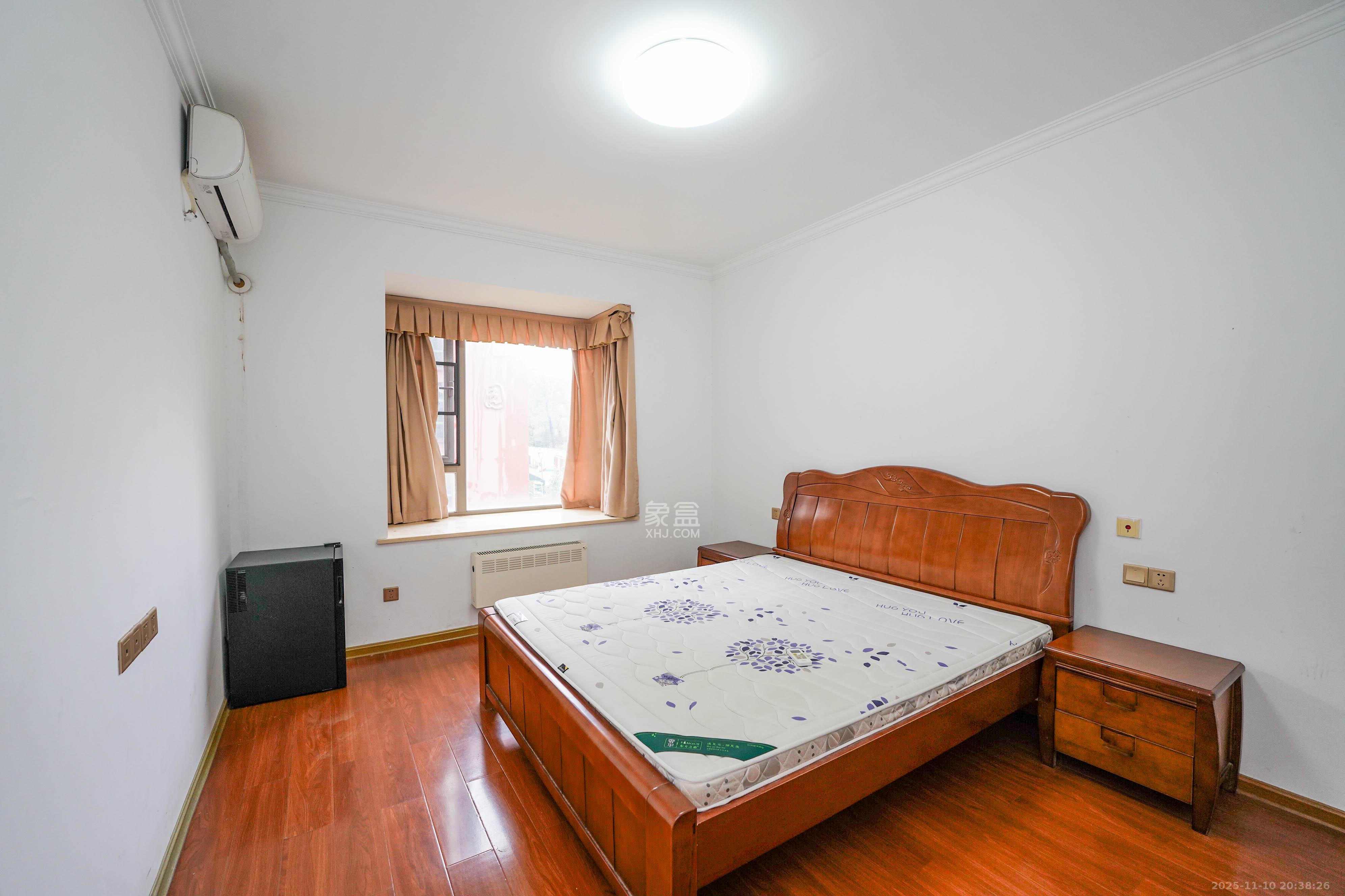 怡海星城  3室2厅1卫    49.0万卧室