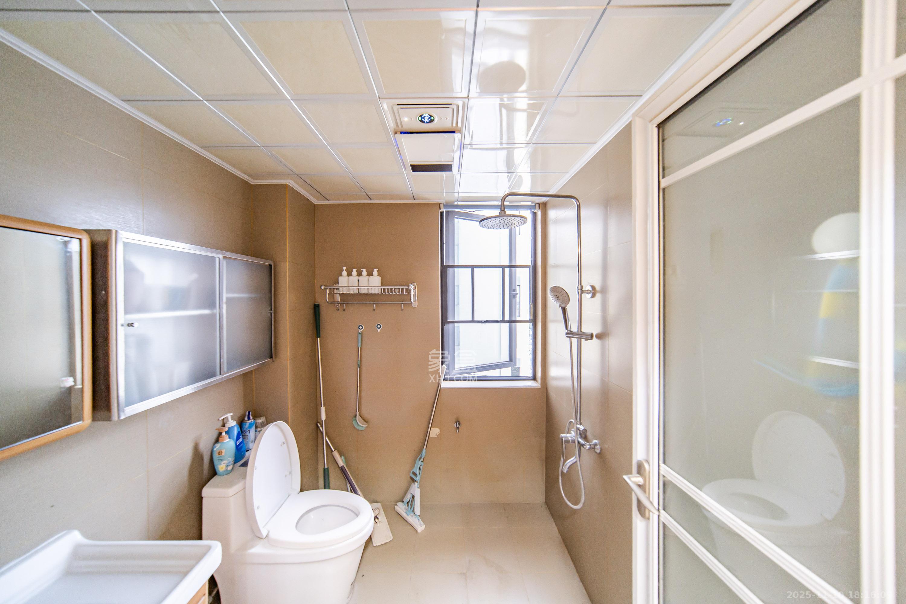 阳光100一期、四五期 2室2厅1卫 82.0万 阳光100一期、四五期 2室2厅1卫 82.0万卫生间