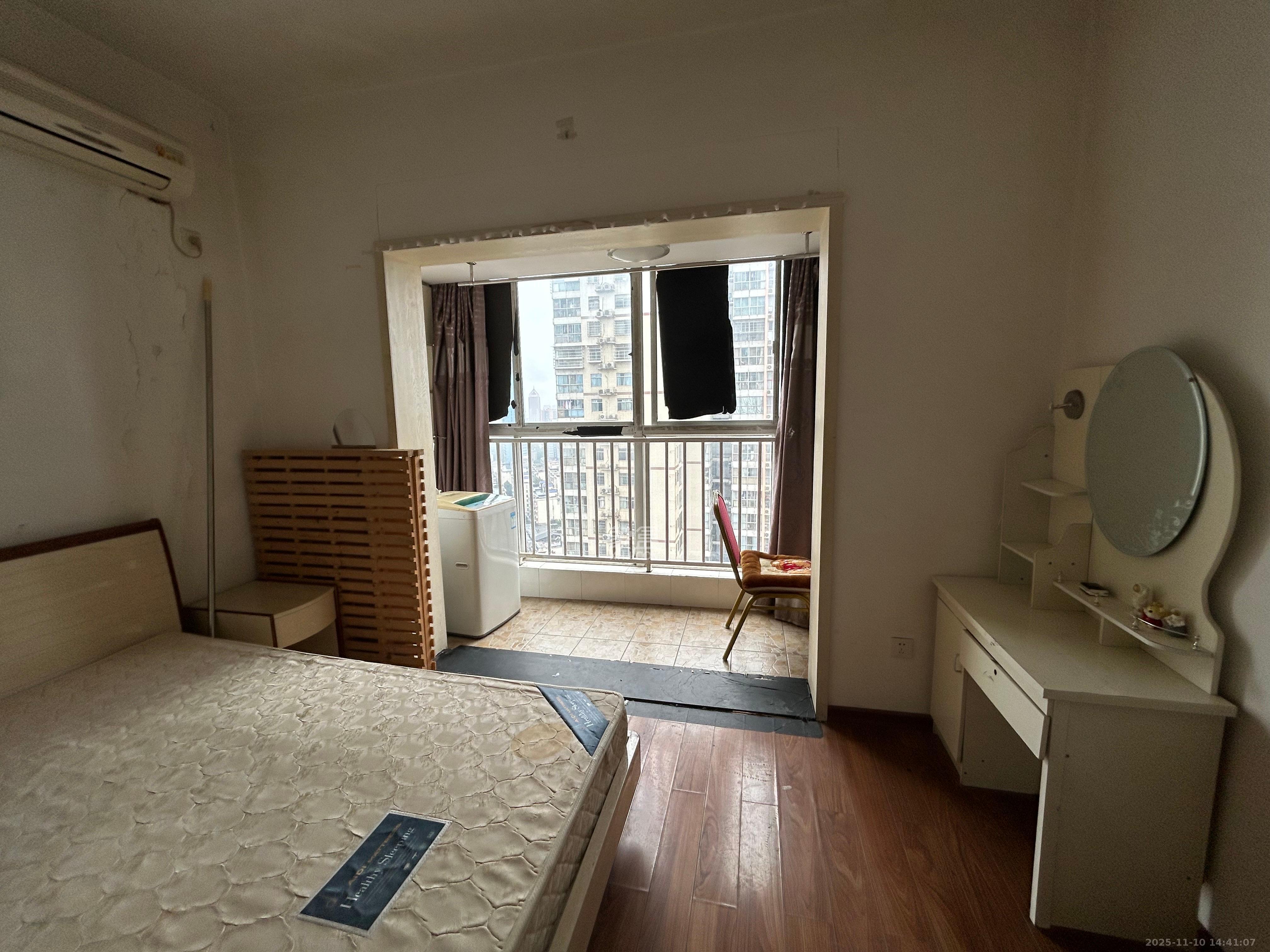 东方新世界  1室1厅1卫    1500.0元/月室内图