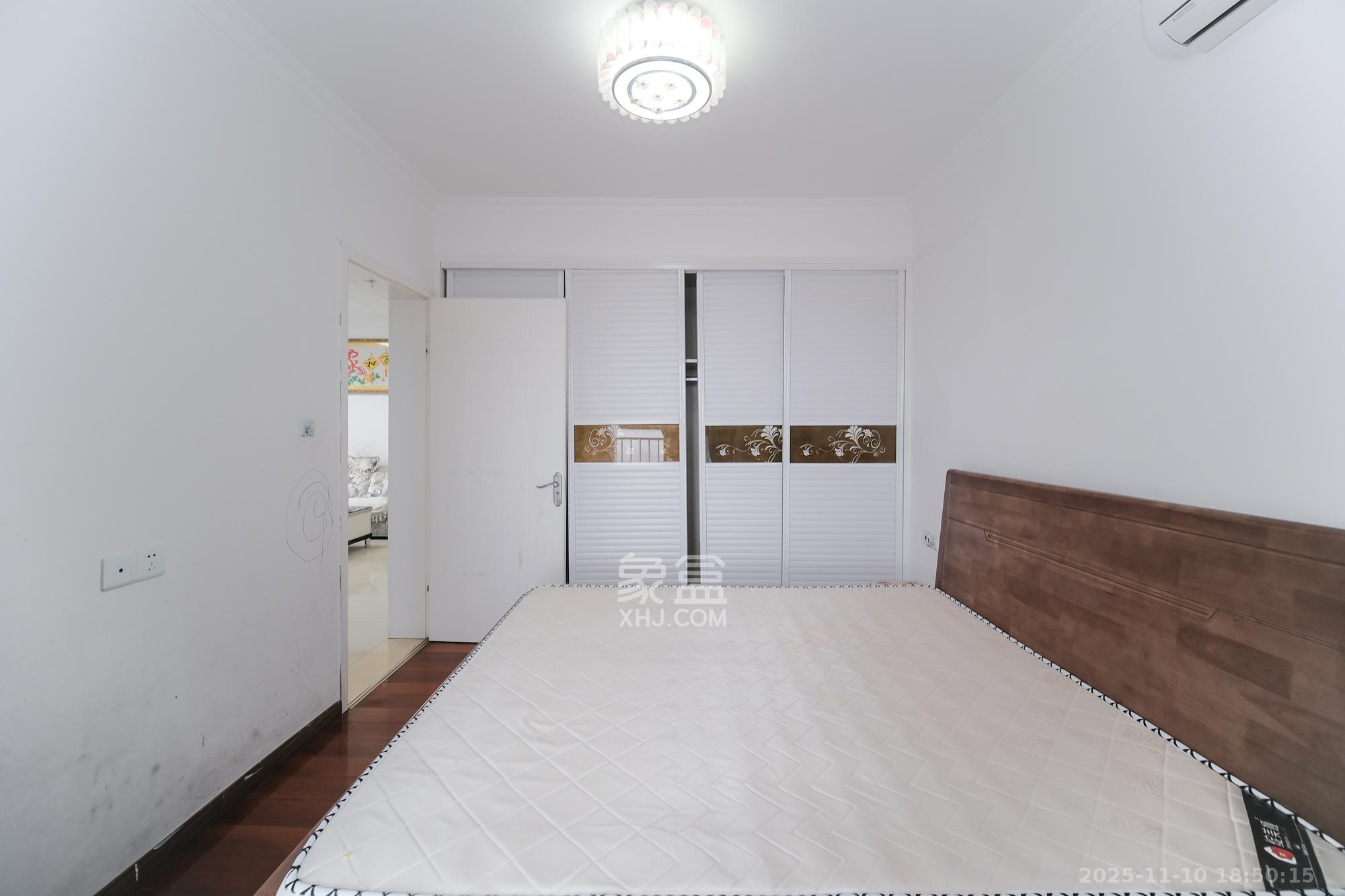 三一街区 2室2厅1卫 46.8万 三一街区 2室2厅1卫 46.8万卧室