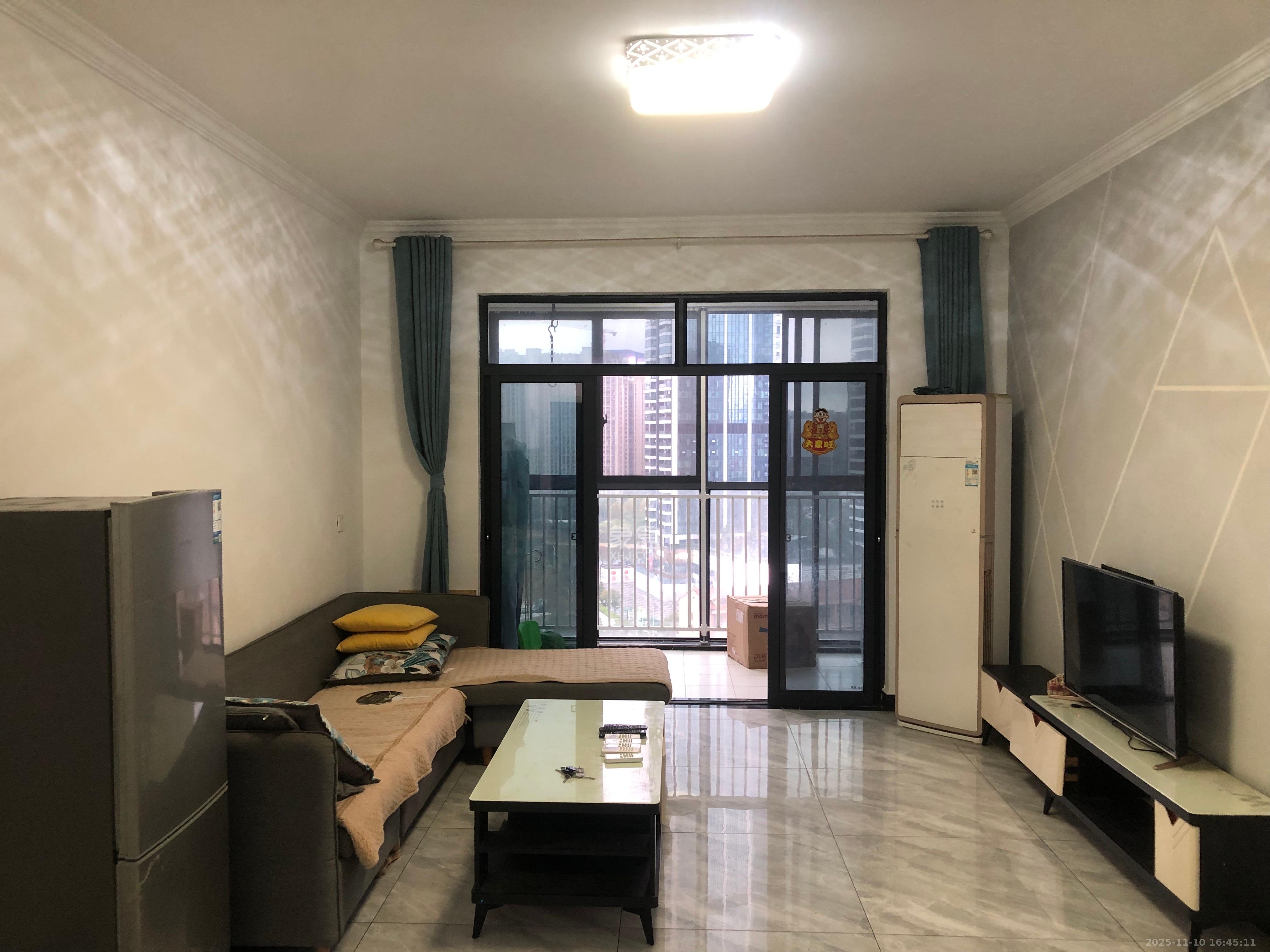 江河东澜湾  3室2厅1卫    2600.0元/月