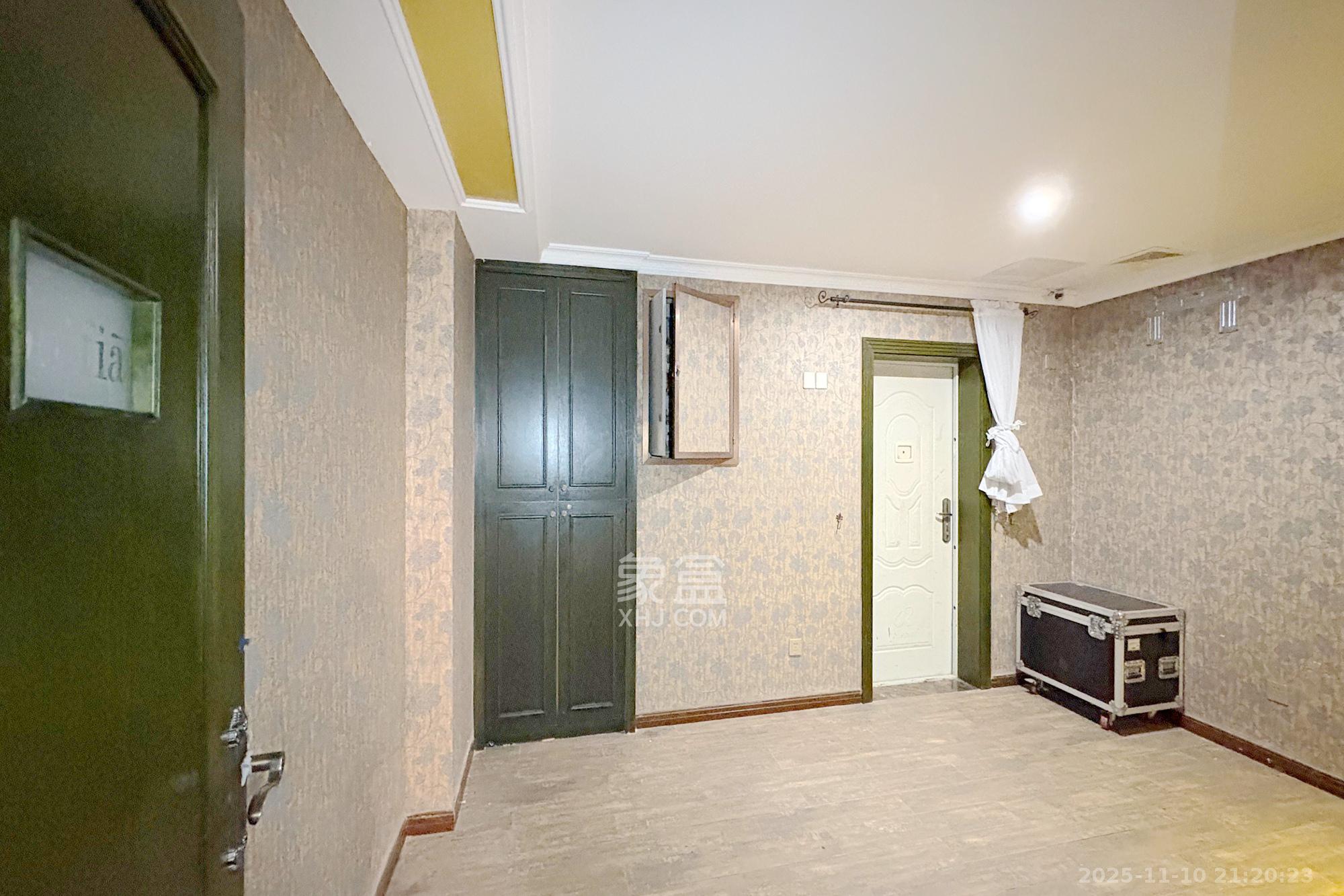 明景公寓  3室2厅1卫    97.0万客厅