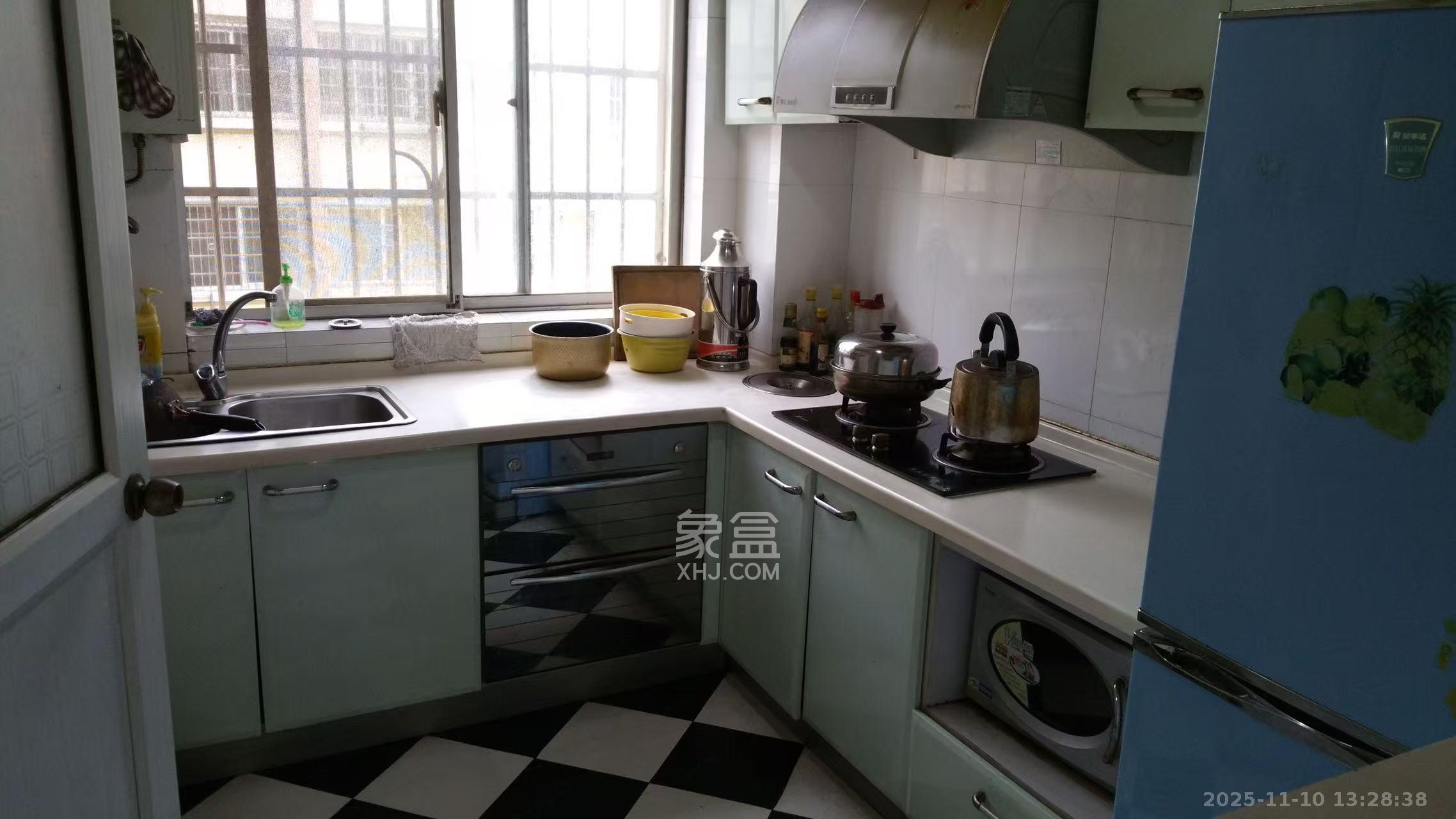 新星小区  1室2厅1卫    1800.0元/月室内图