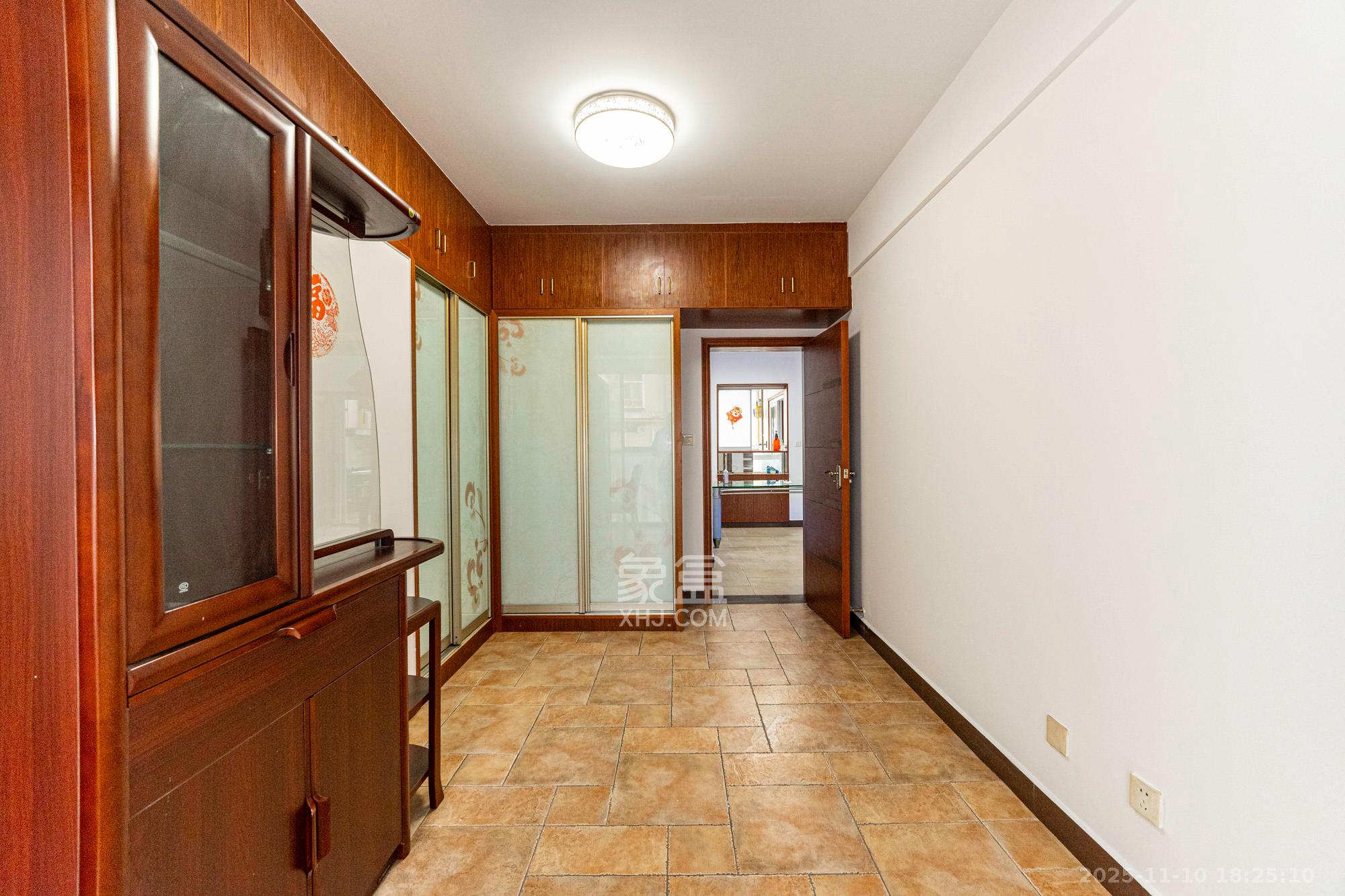 筑梦园  3室2厅2卫    75.0万卧室