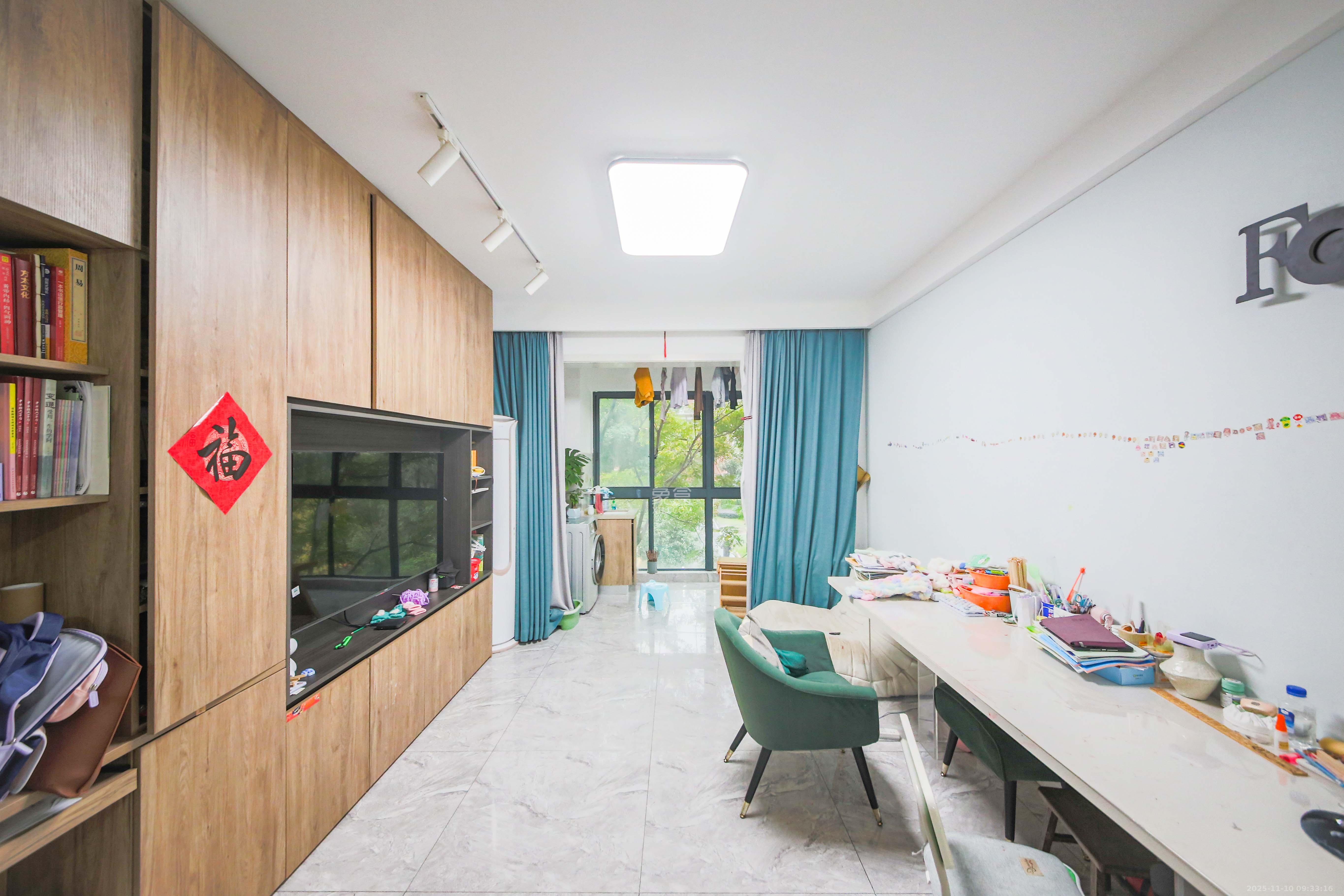 丽水熙园  3室2厅2卫    90.0万客厅