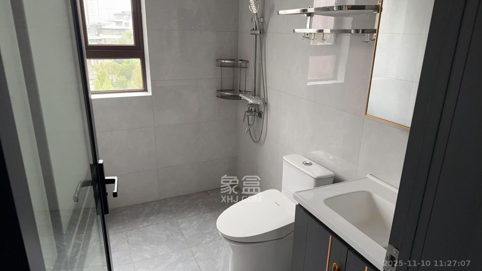 保利城（中航城国际社区、郡原美村）  4室2厅2卫    2800.0元/月室内图