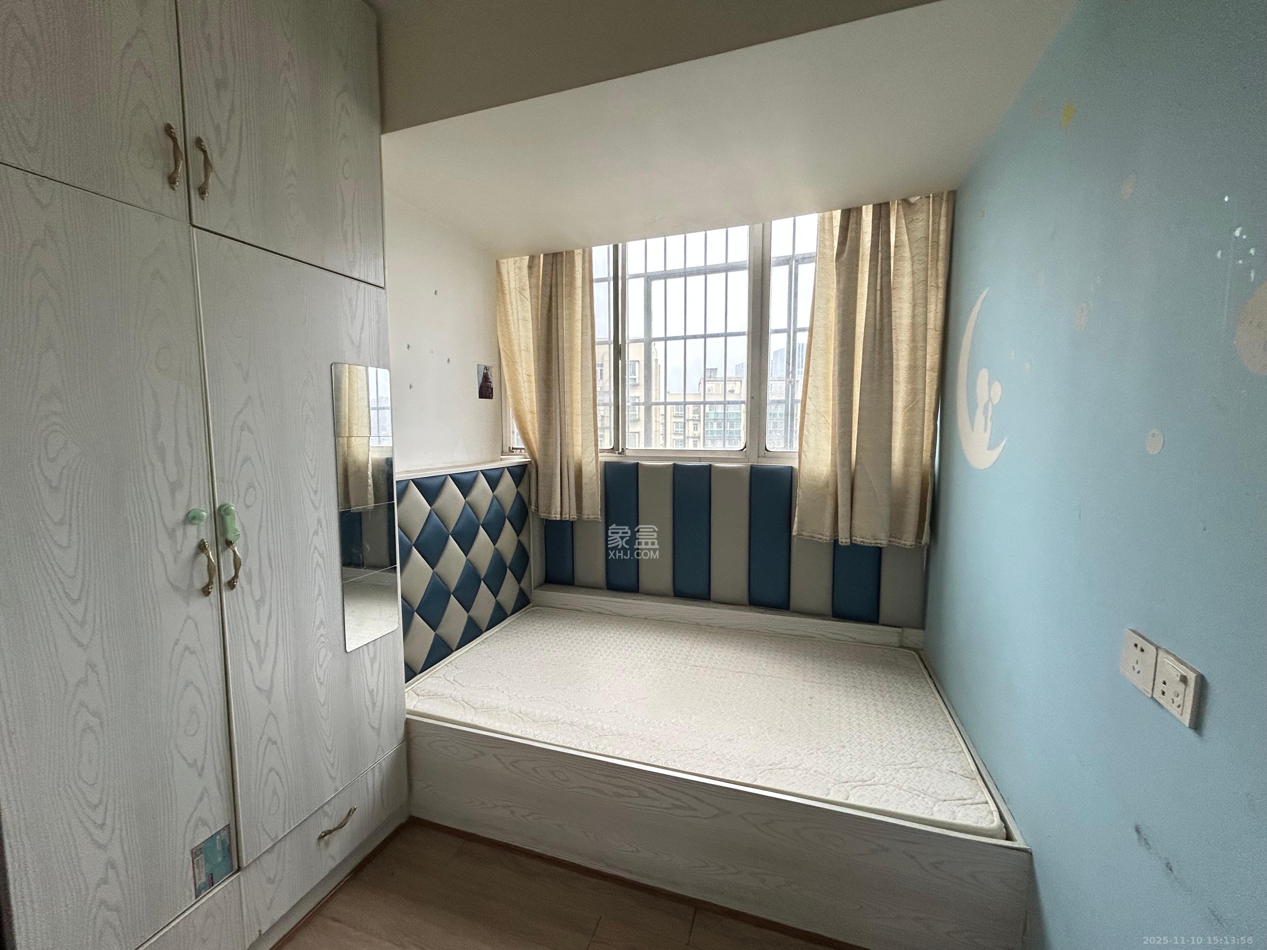 麓谷加州阳光 3室2厅1卫 2300.0元/月 麓谷加州阳光 3室2厅1卫 2300.0元/月室内图