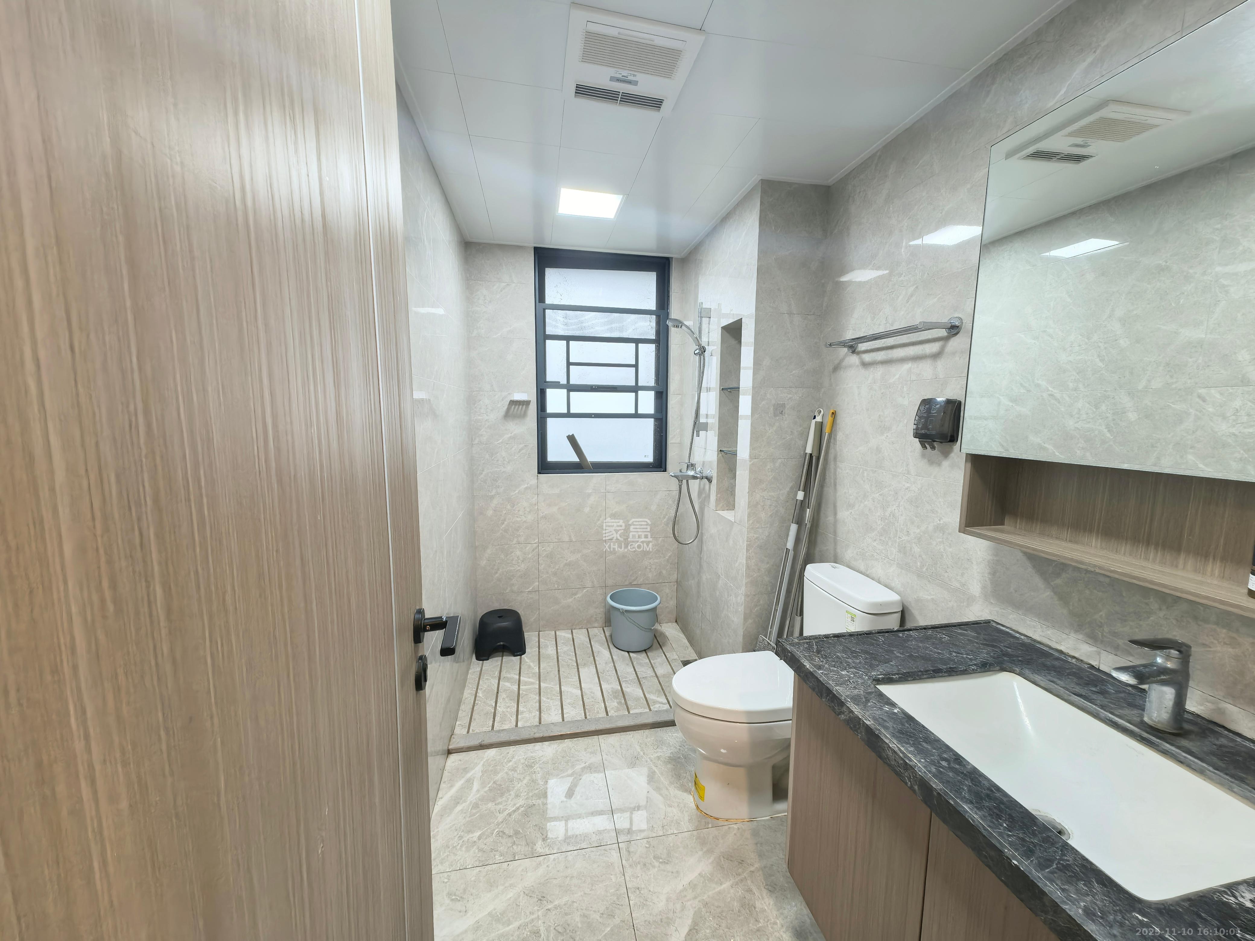 中海麓山境北区 4室2厅2卫 3200.0元/月 中海麓山境北区 4室2厅2卫 3200.0元/月室内图