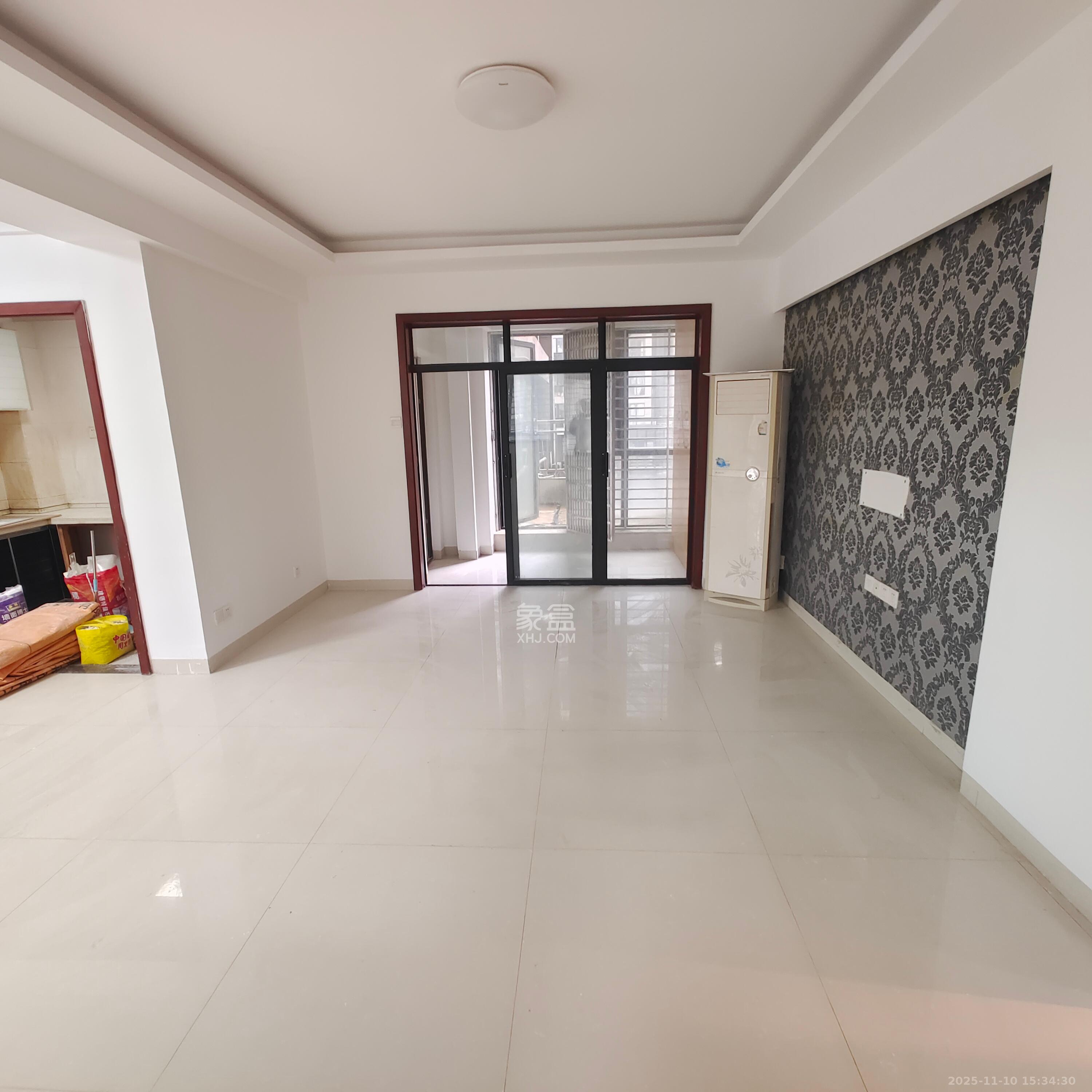 湘腾城市广场  3室2厅2卫    3200.0元/月