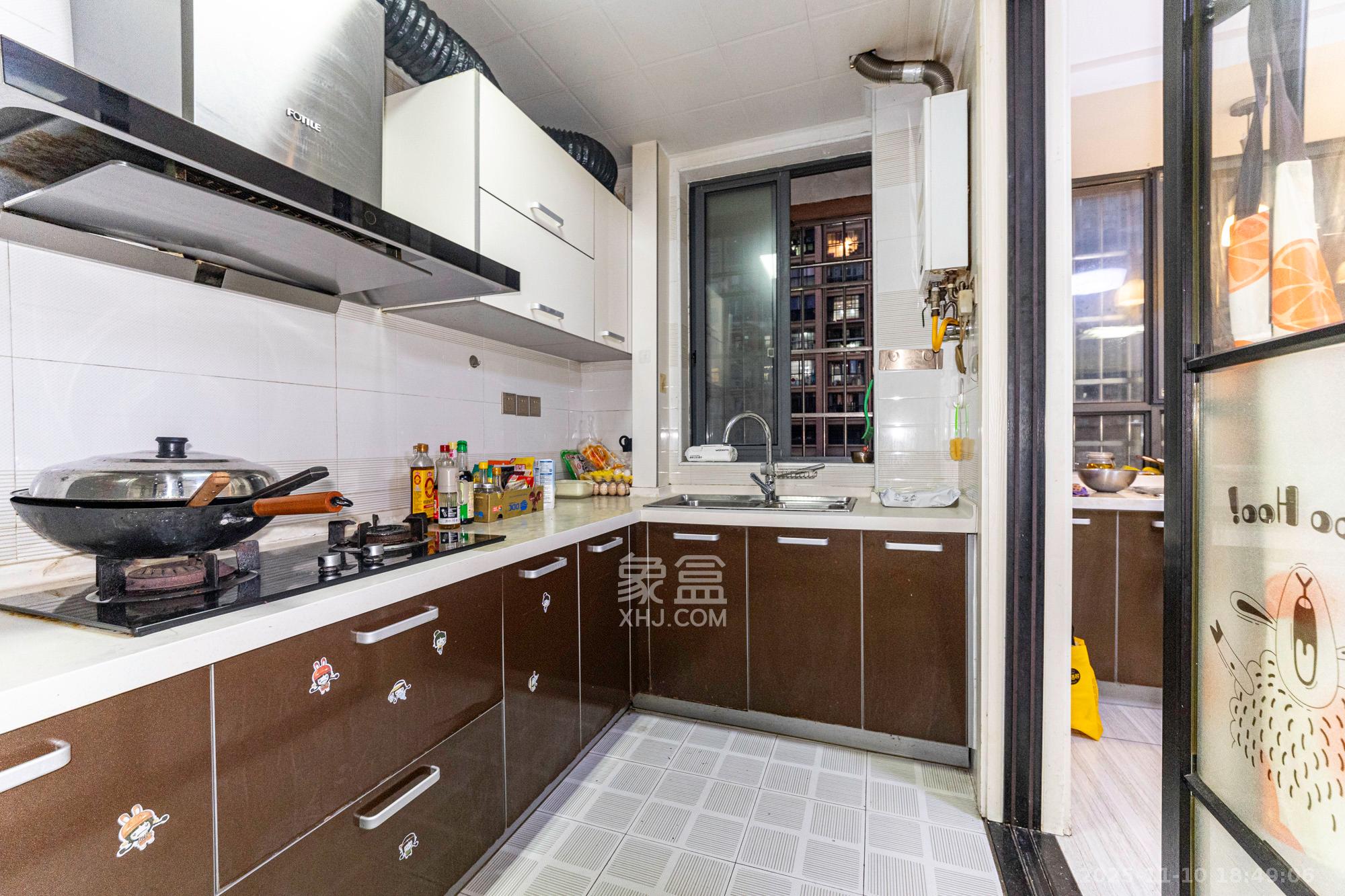 高林仕家 3室2厅2卫 68.0万 高林仕家 3室2厅2卫 68.0万厨房