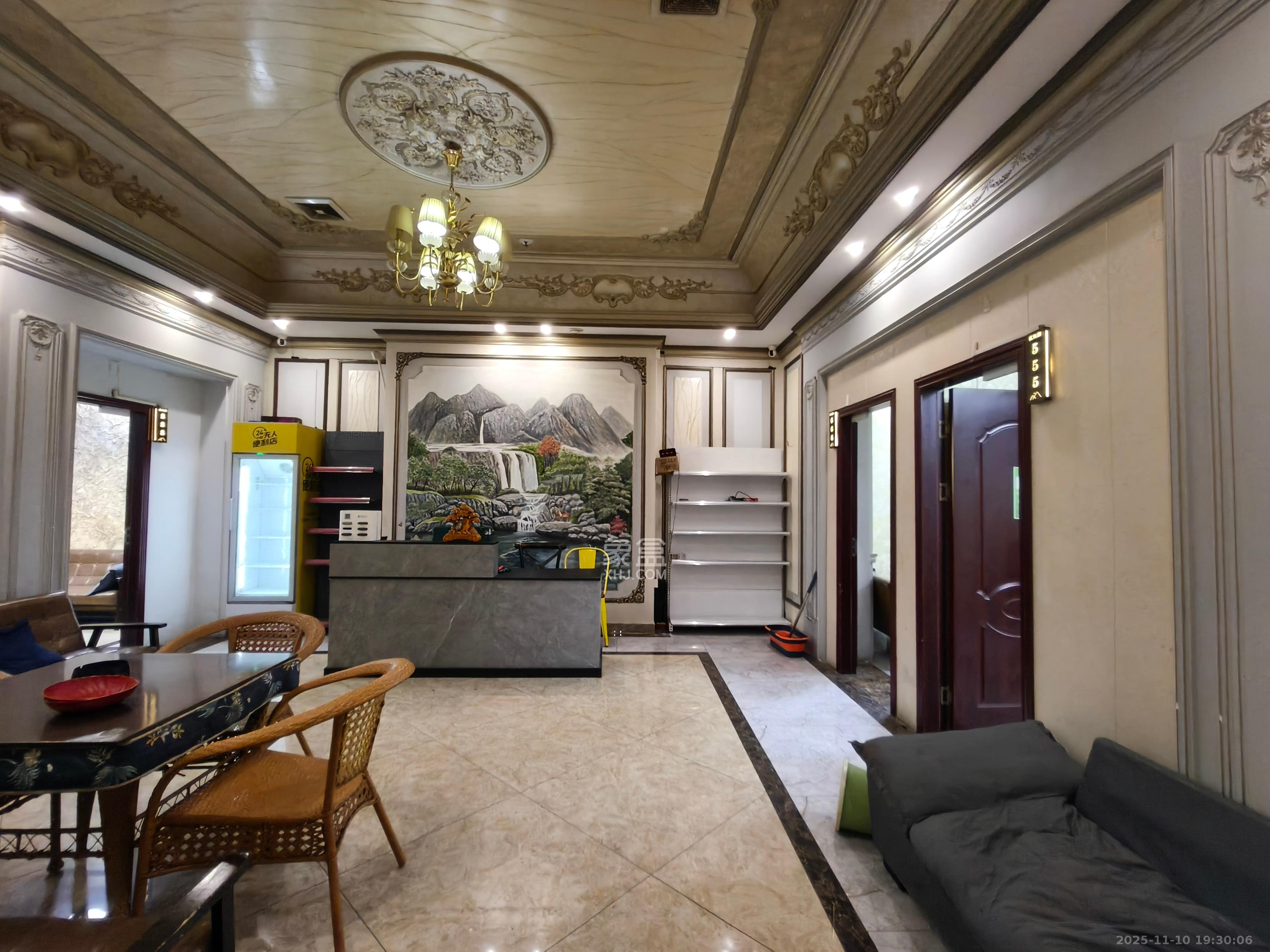 华润置地广场二期   240.0㎡      8500.0元/月室内图