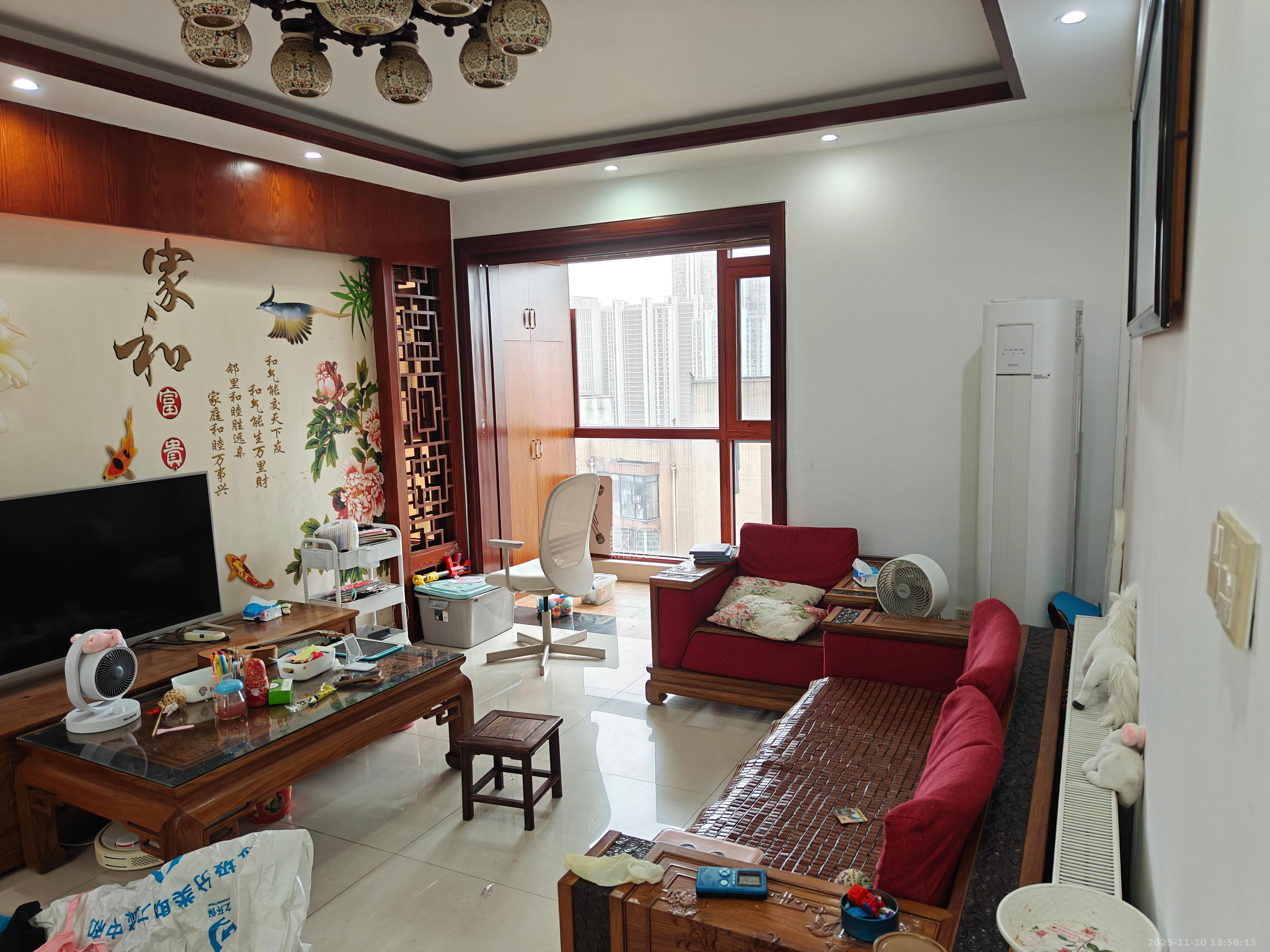 新城新世界一二三期  3室2厅2卫    3100.0元/月