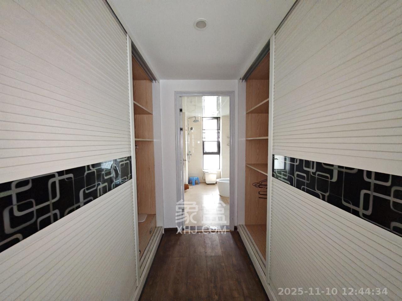 达美D6区 4室2厅2卫 3500.0元/月 达美D6区 4室2厅2卫 3500.0元/月室内图