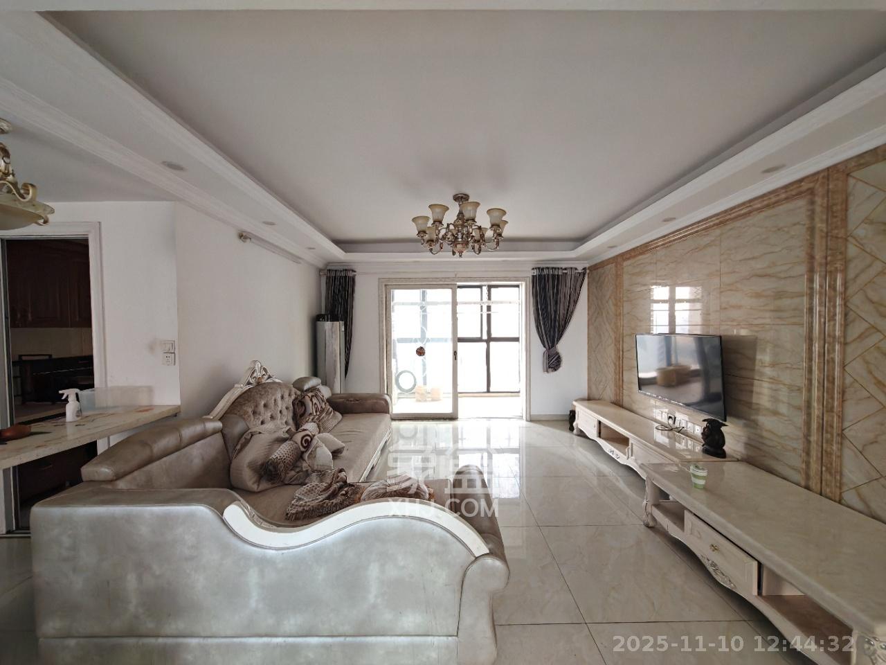 达美D6区 4室2厅2卫 3500.0元/月 达美D6区 4室2厅2卫 3500.0元/月室内图