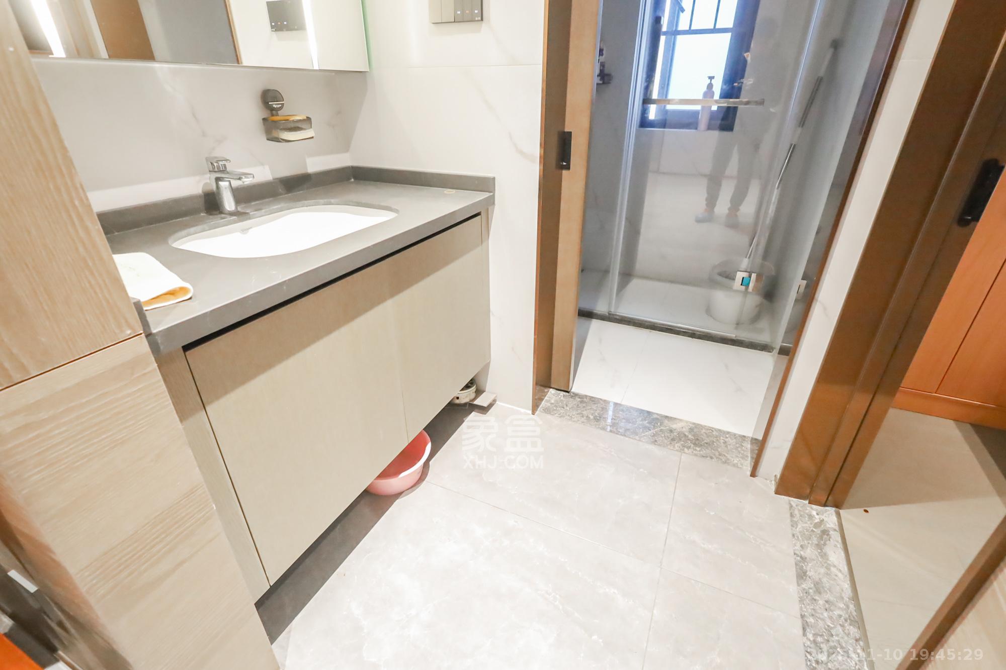 长沙悦府（华润万象城）  3室2厅3卫    420.0万卫生间