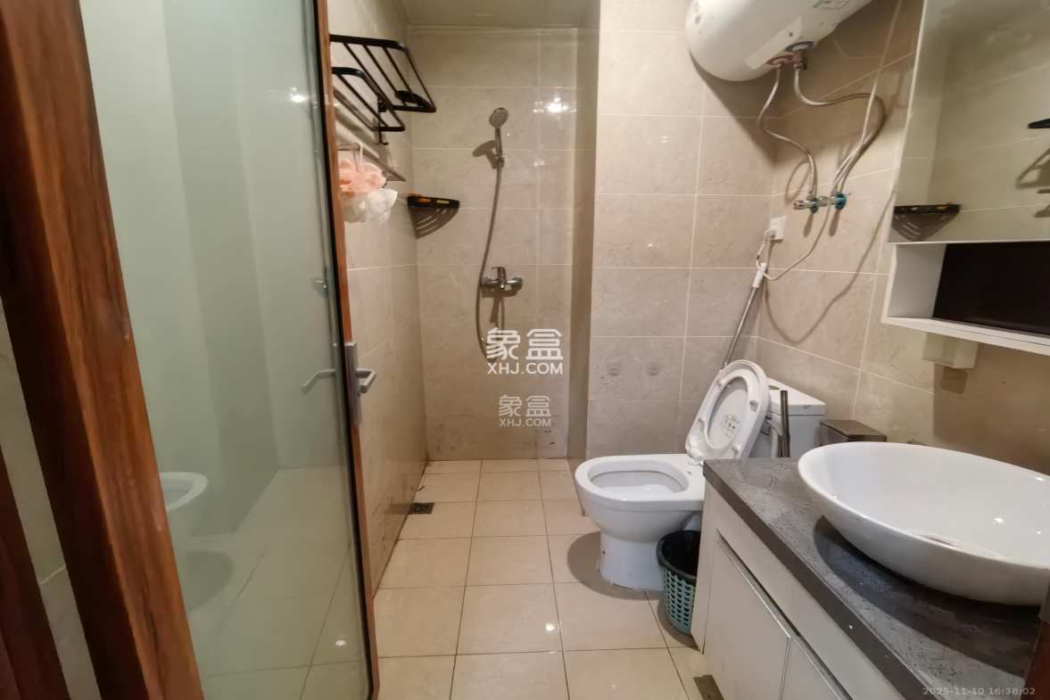 荣泰广场 1室1厅1卫 1300.0元/月 荣泰广场 1室1厅1卫 1300.0元/月室内图