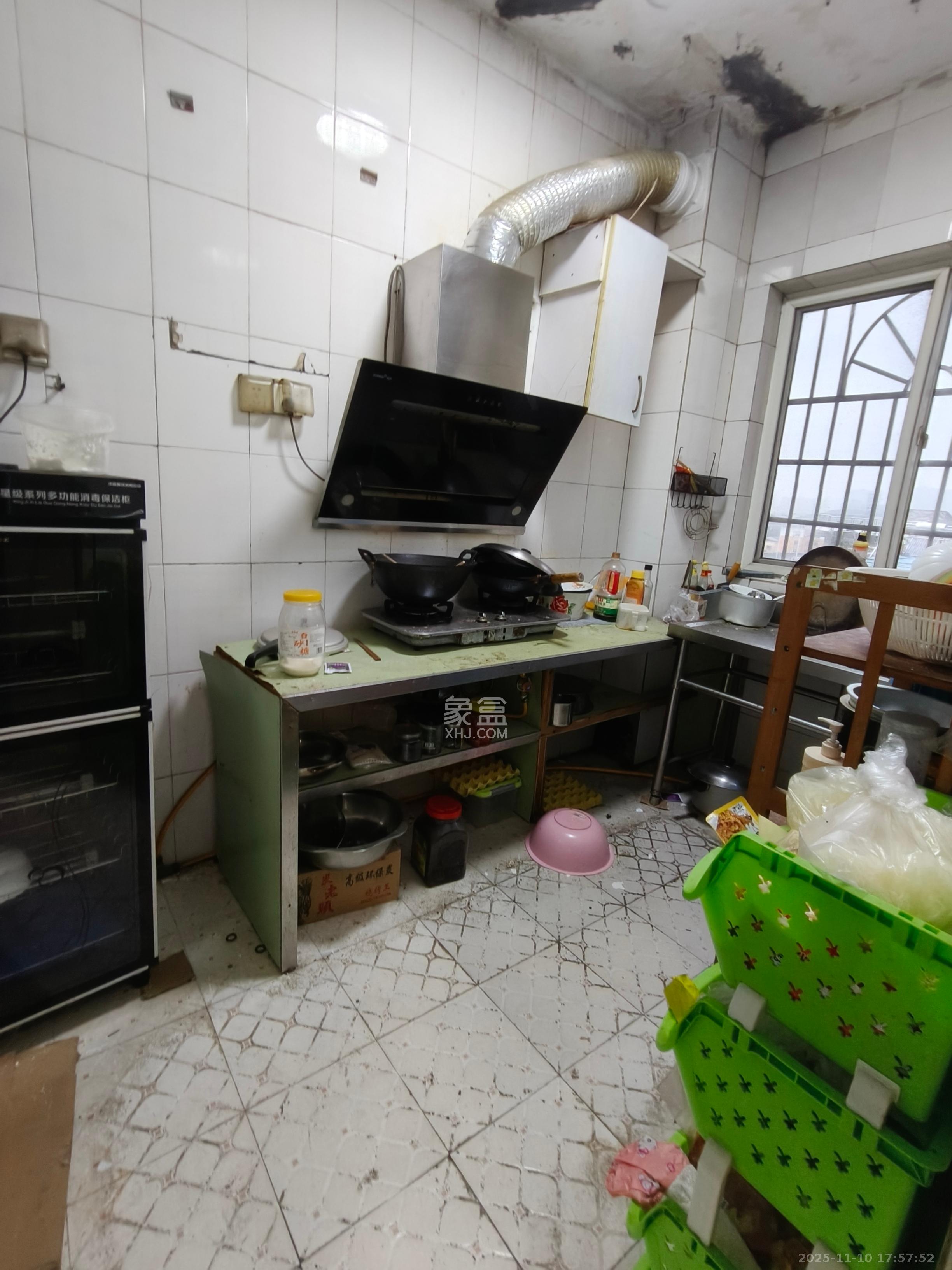 银力家园  3室2厅2卫    2300.0元/月室内图