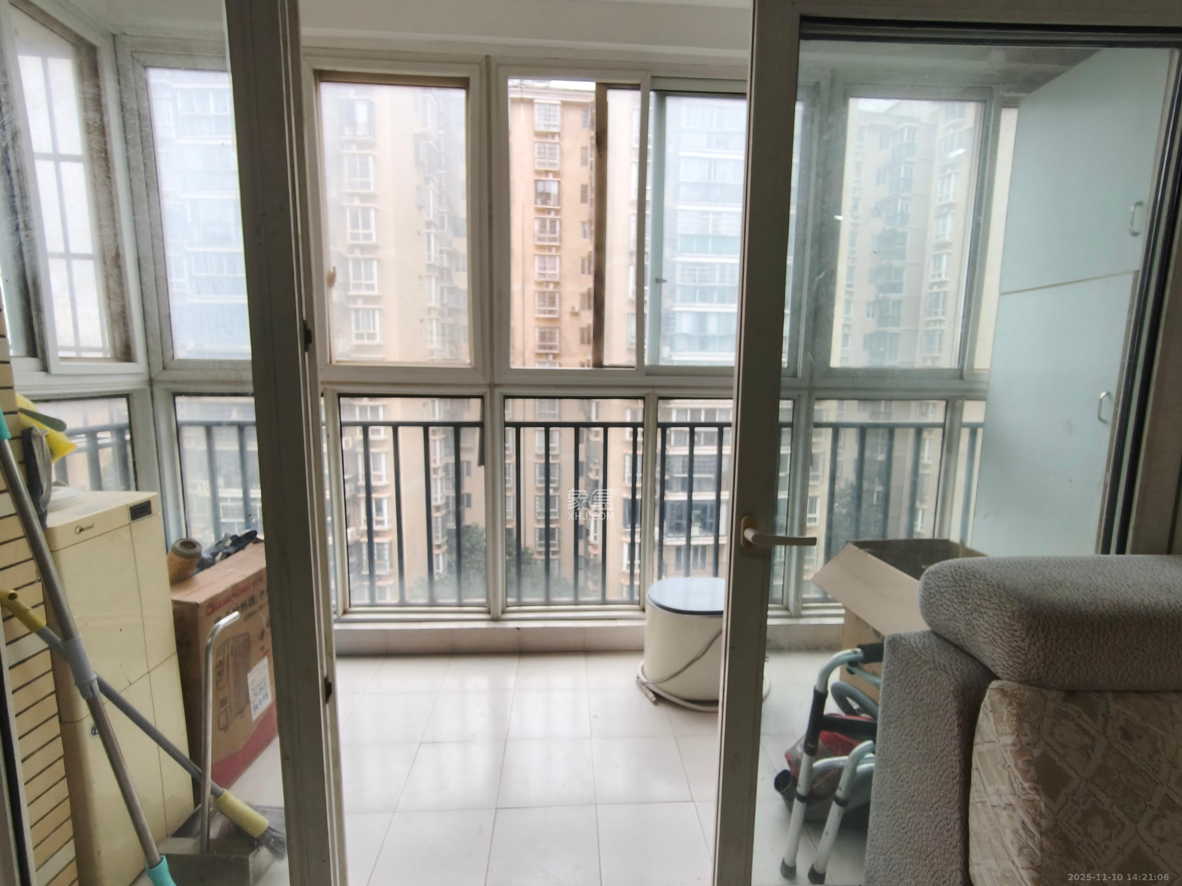 金碧文华  3室2厅2卫    2300.0元/月室内图