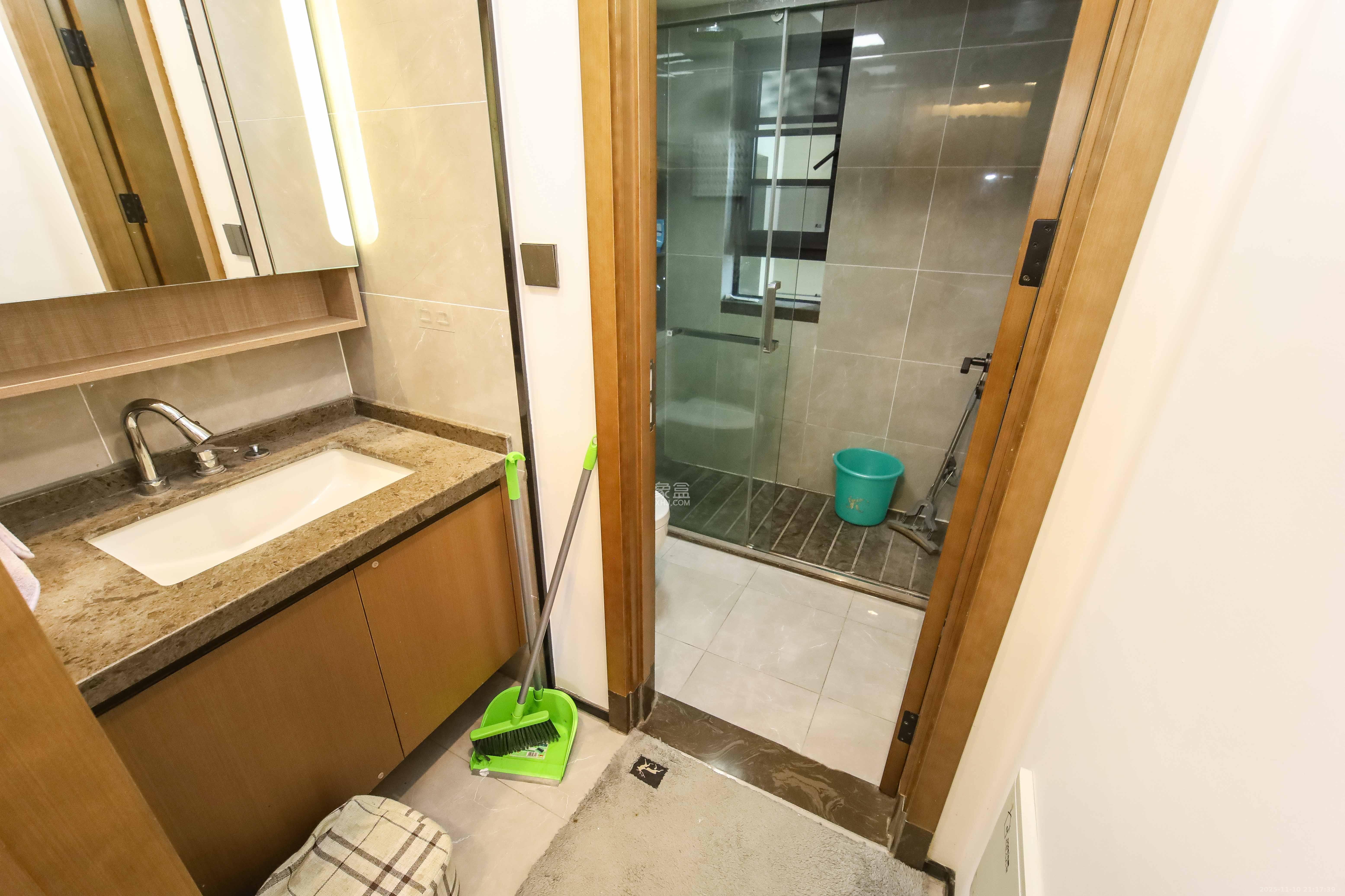 万科金域蓝湾 4室2厅2卫 180.0万 万科金域蓝湾 4室2厅2卫 180.0万卫生间