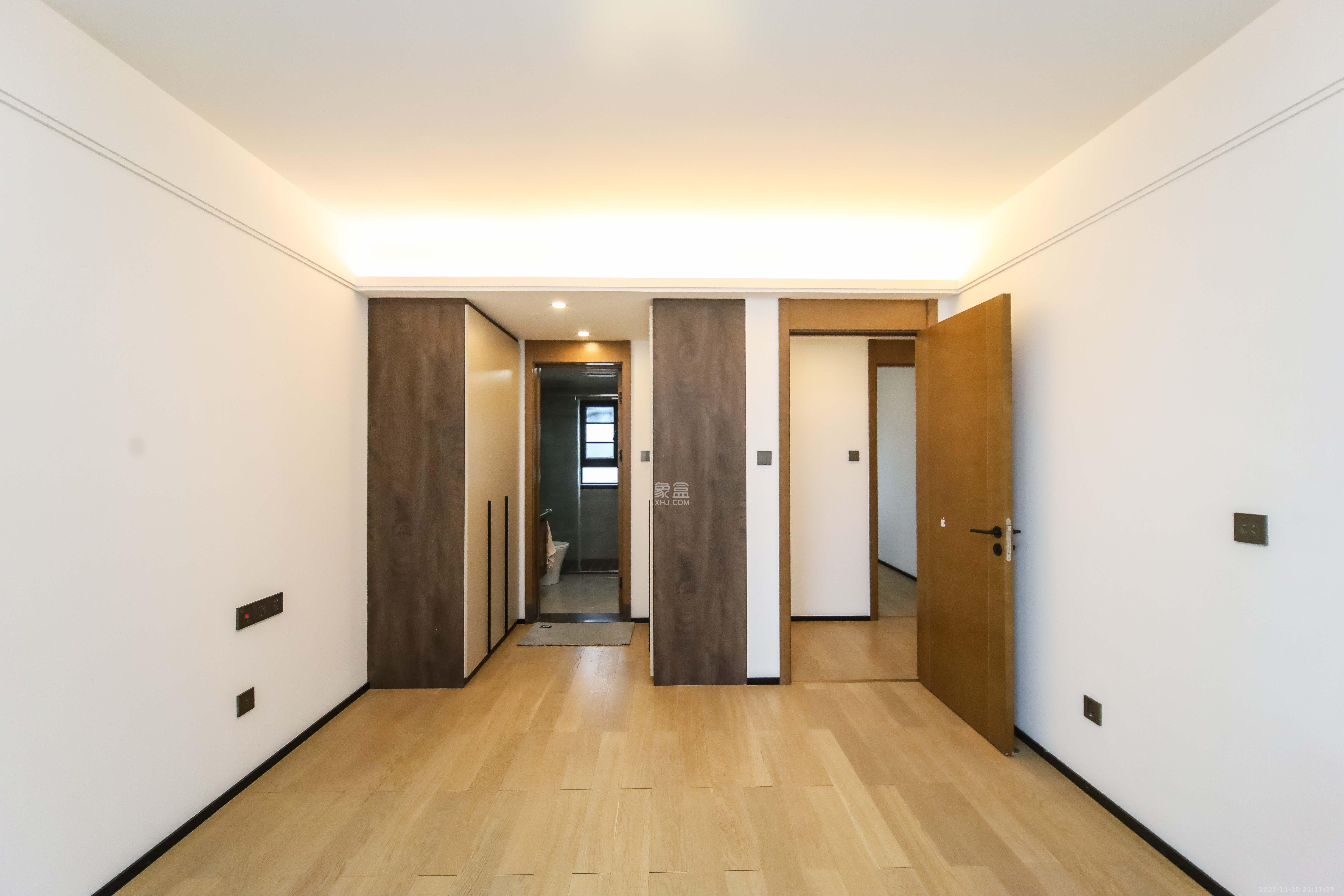 万科金域蓝湾 4室2厅2卫 180.0万 万科金域蓝湾 4室2厅2卫 180.0万卧室