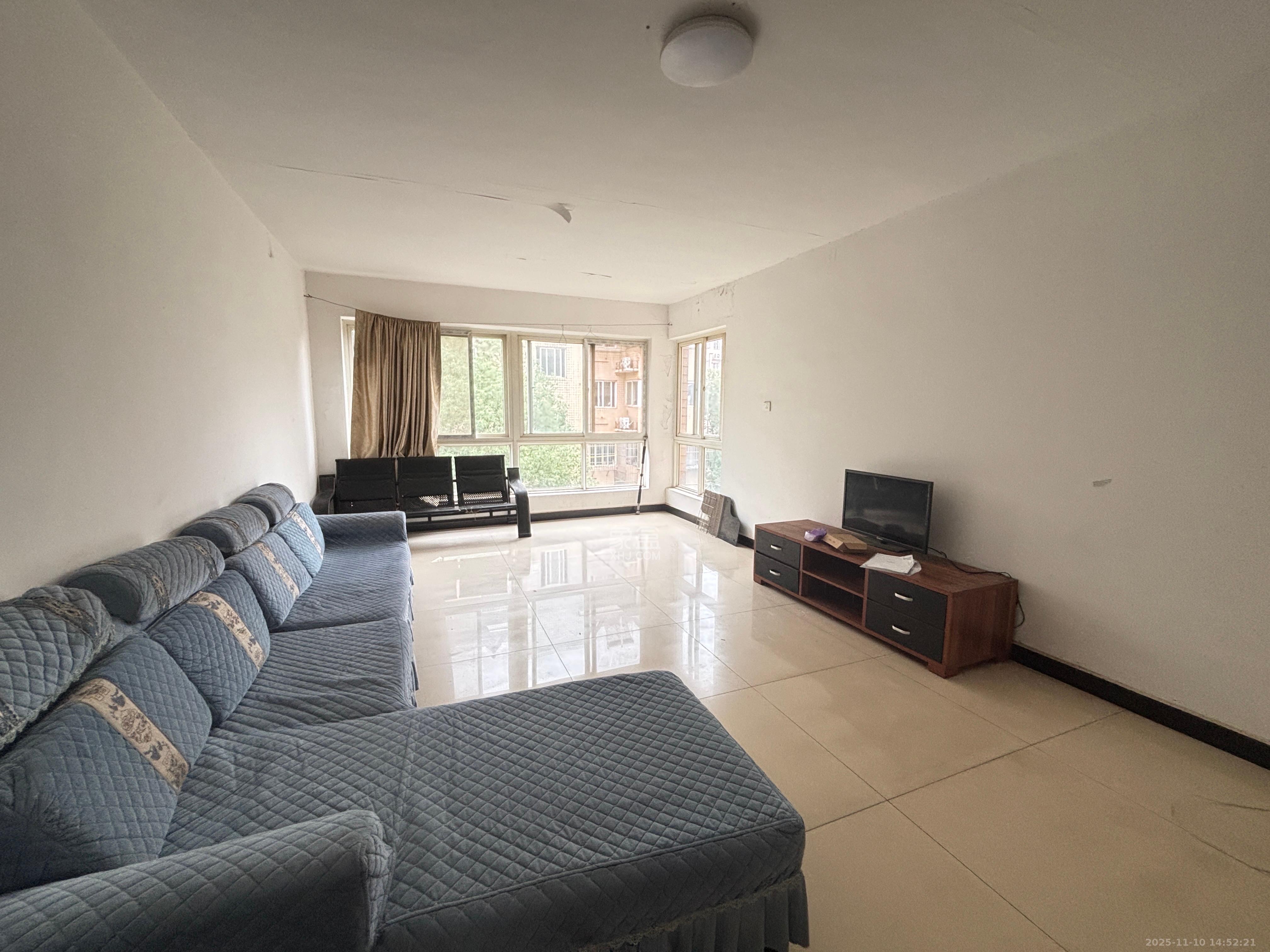 德馨园  3室2厅1卫    1700.0元/月