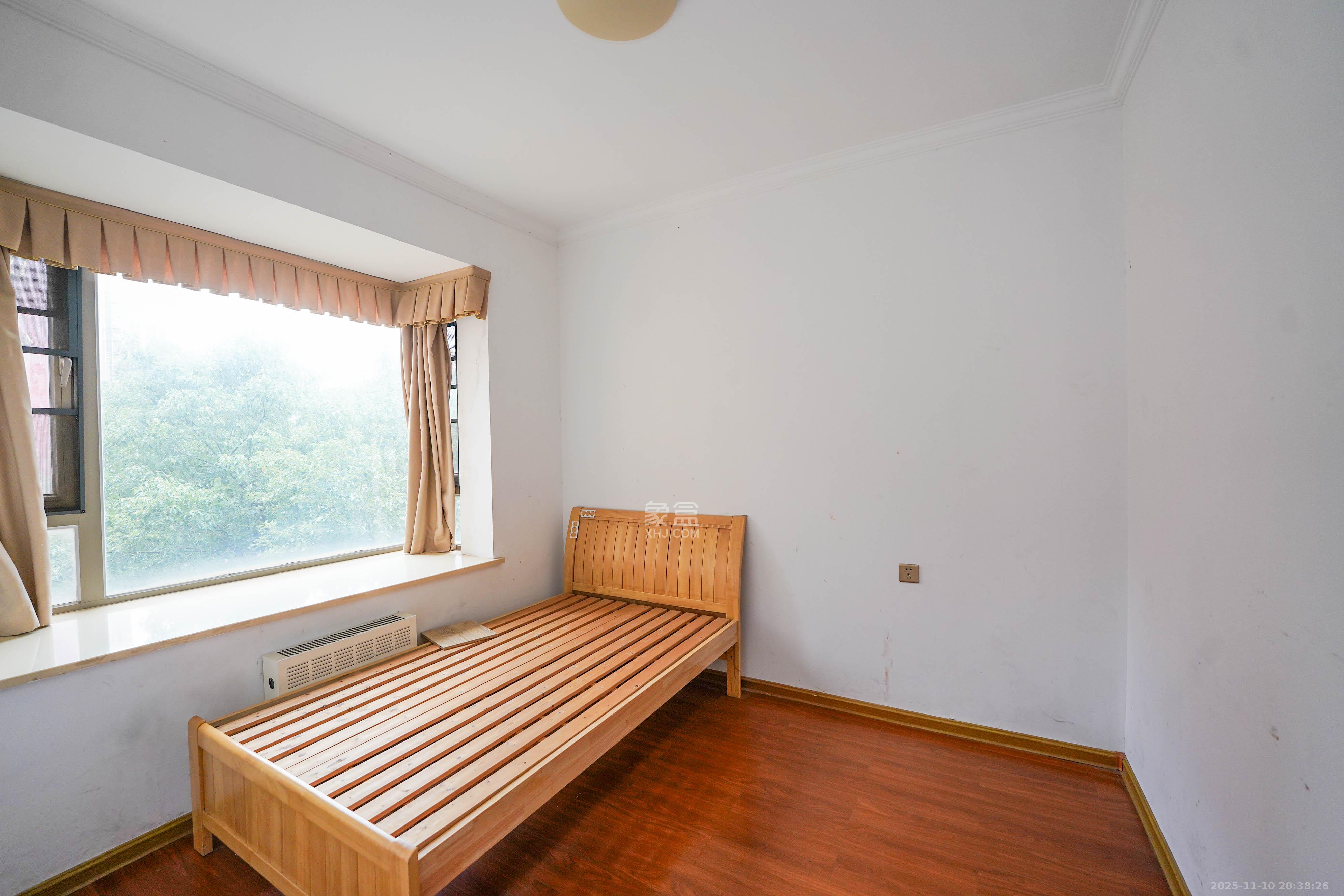 怡海星城  3室2厅1卫    49.0万卧室