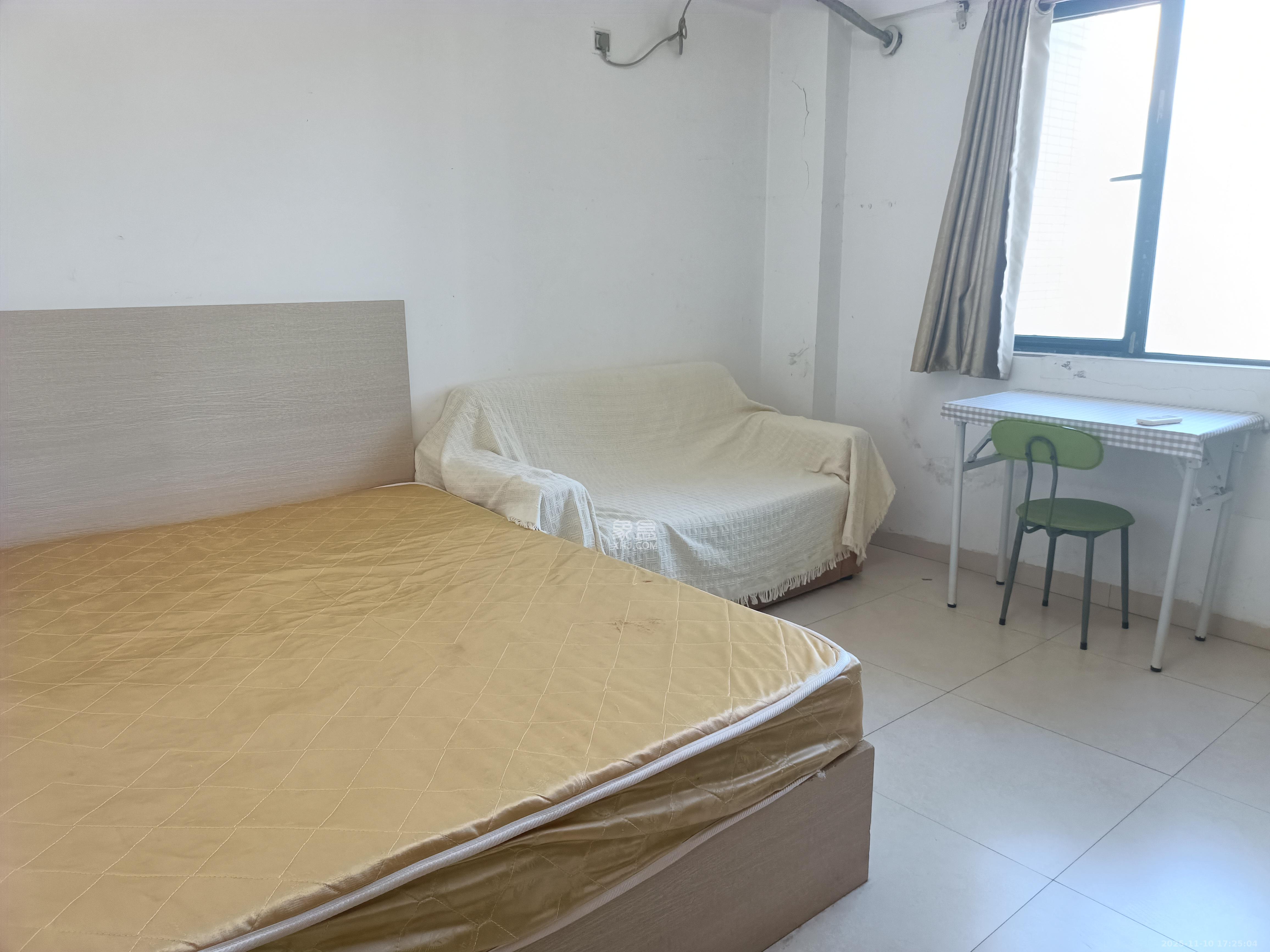 观园国际公寓  1室1厅1卫    1300.0元/月室内图