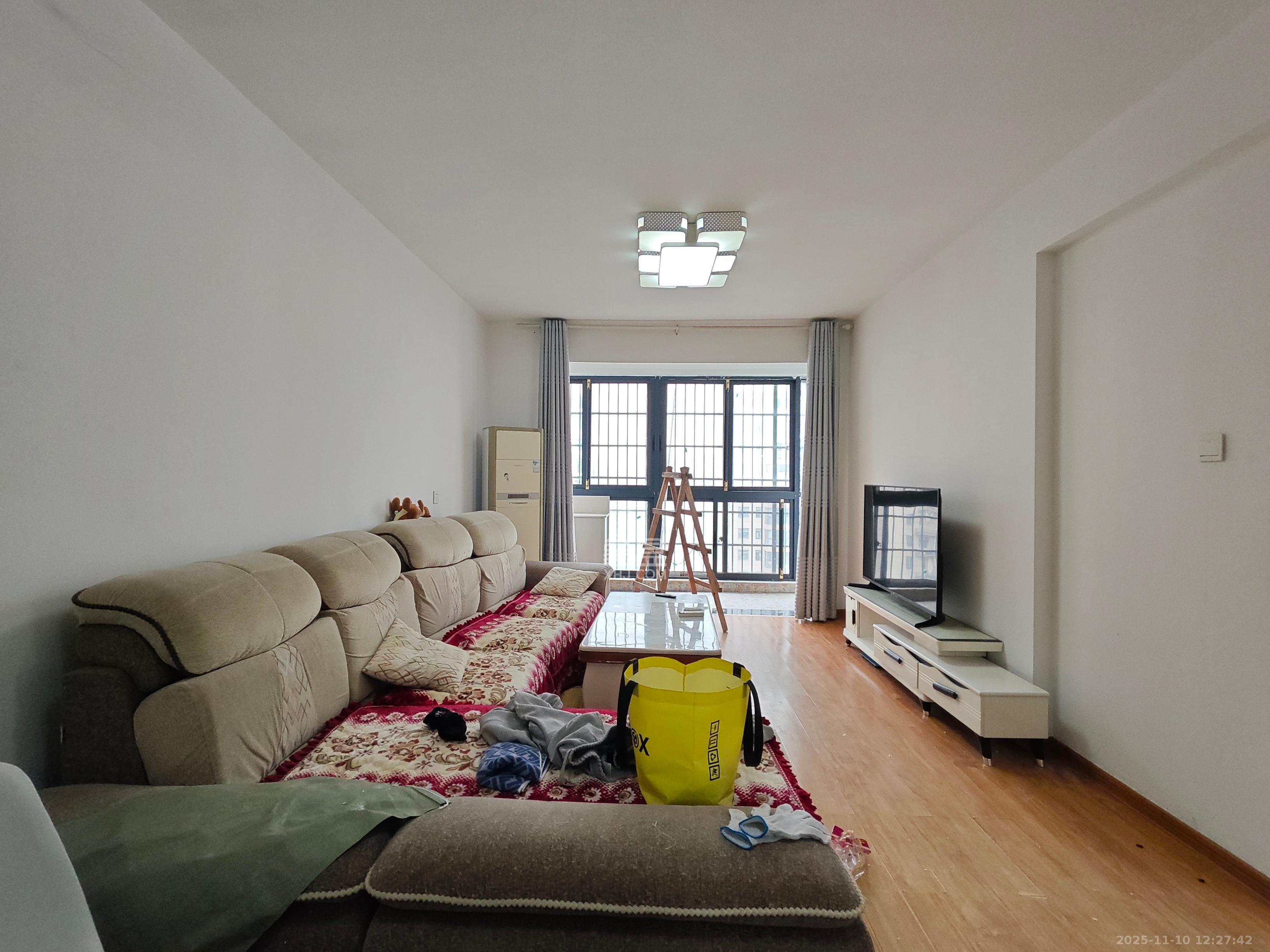 和悦城(蟠龙景苑)  3室1厅1卫    1700.0元/月