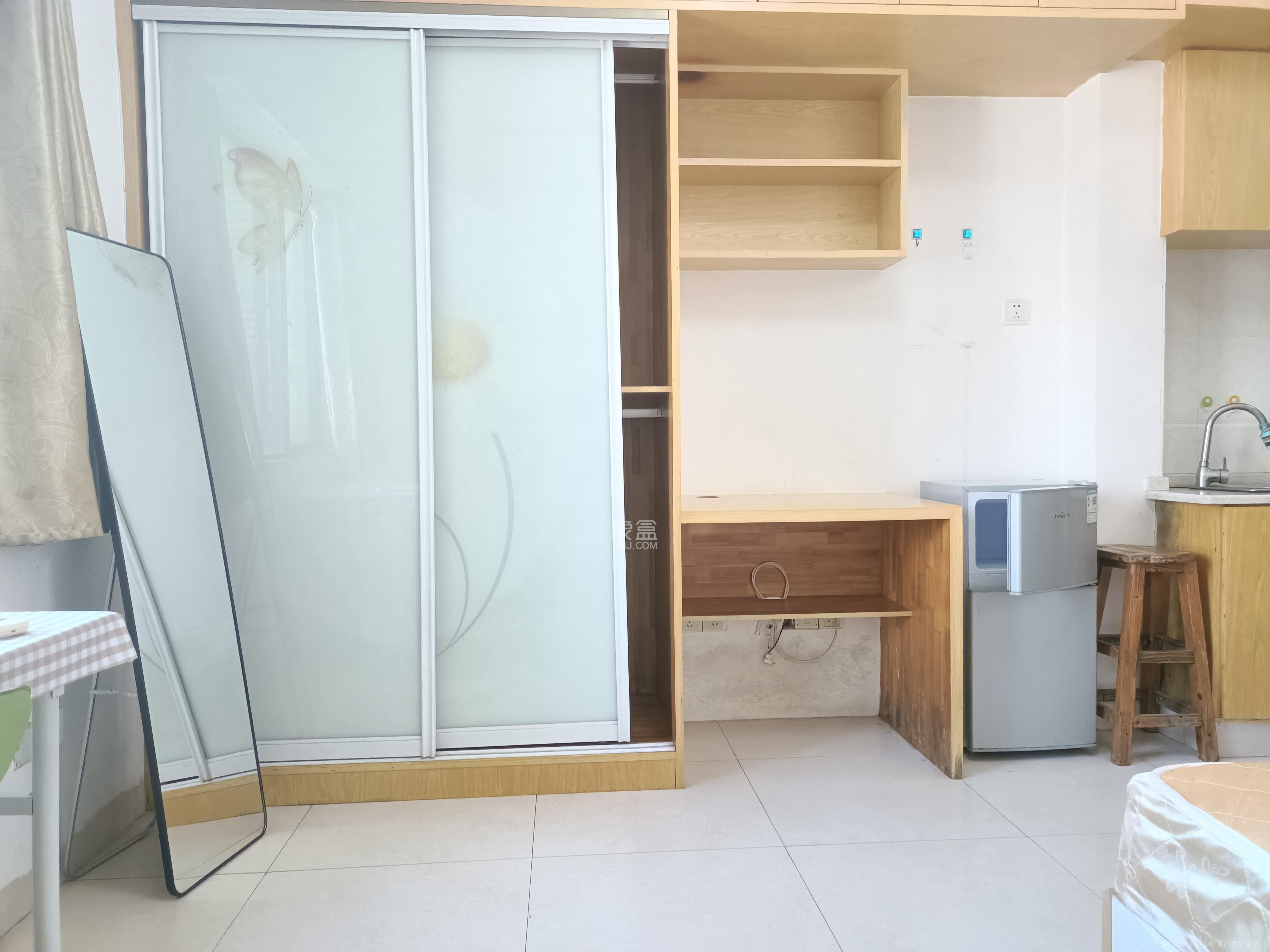 观园国际公寓 1室1厅1卫 1300.0元/月 观园国际公寓 1室1厅1卫 1300.0元/月室内图