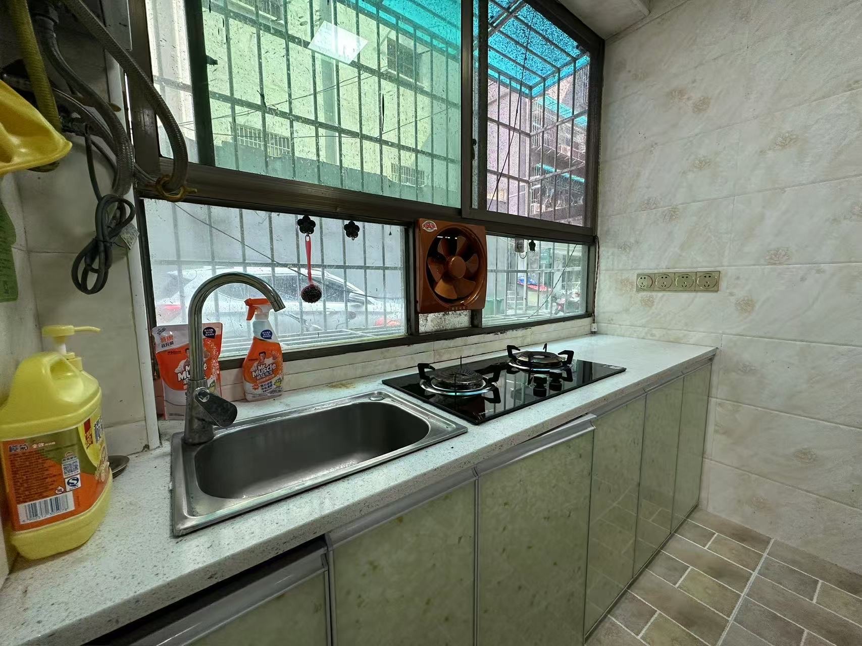 进步巷  2室1厅1卫    1300.0元/月室内图