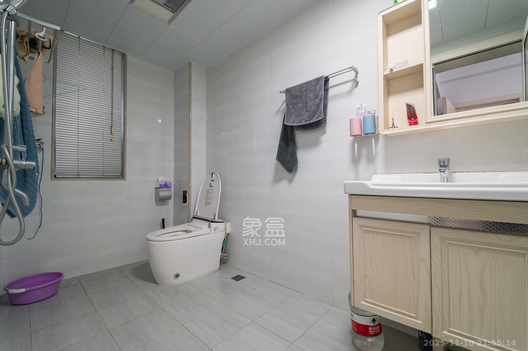 恒基凯旋门三期  3室2厅2卫    108.8万卫生间