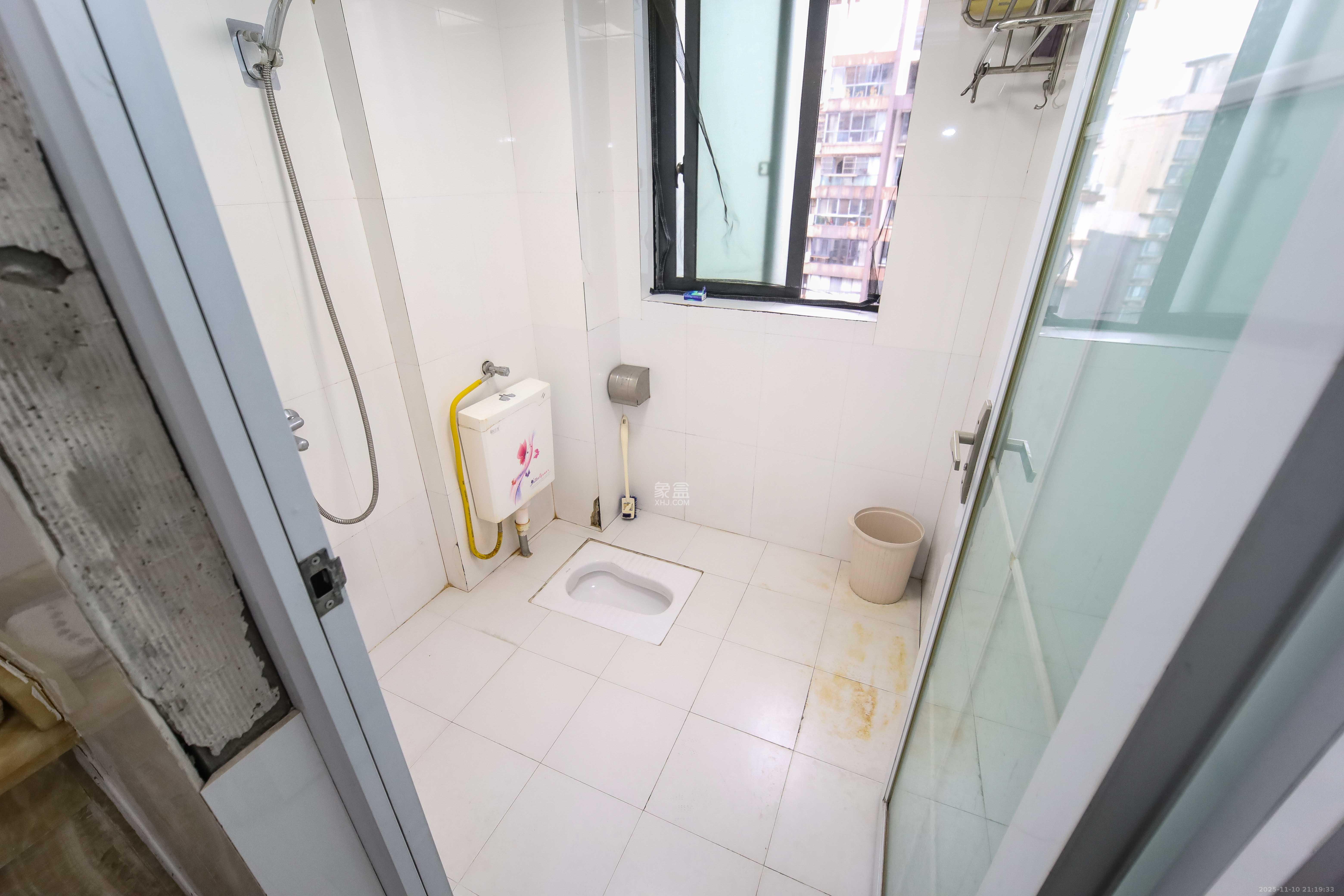 西子花苑 3室2厅2卫 113.0万 西子花苑 3室2厅2卫 113.0万卫生间