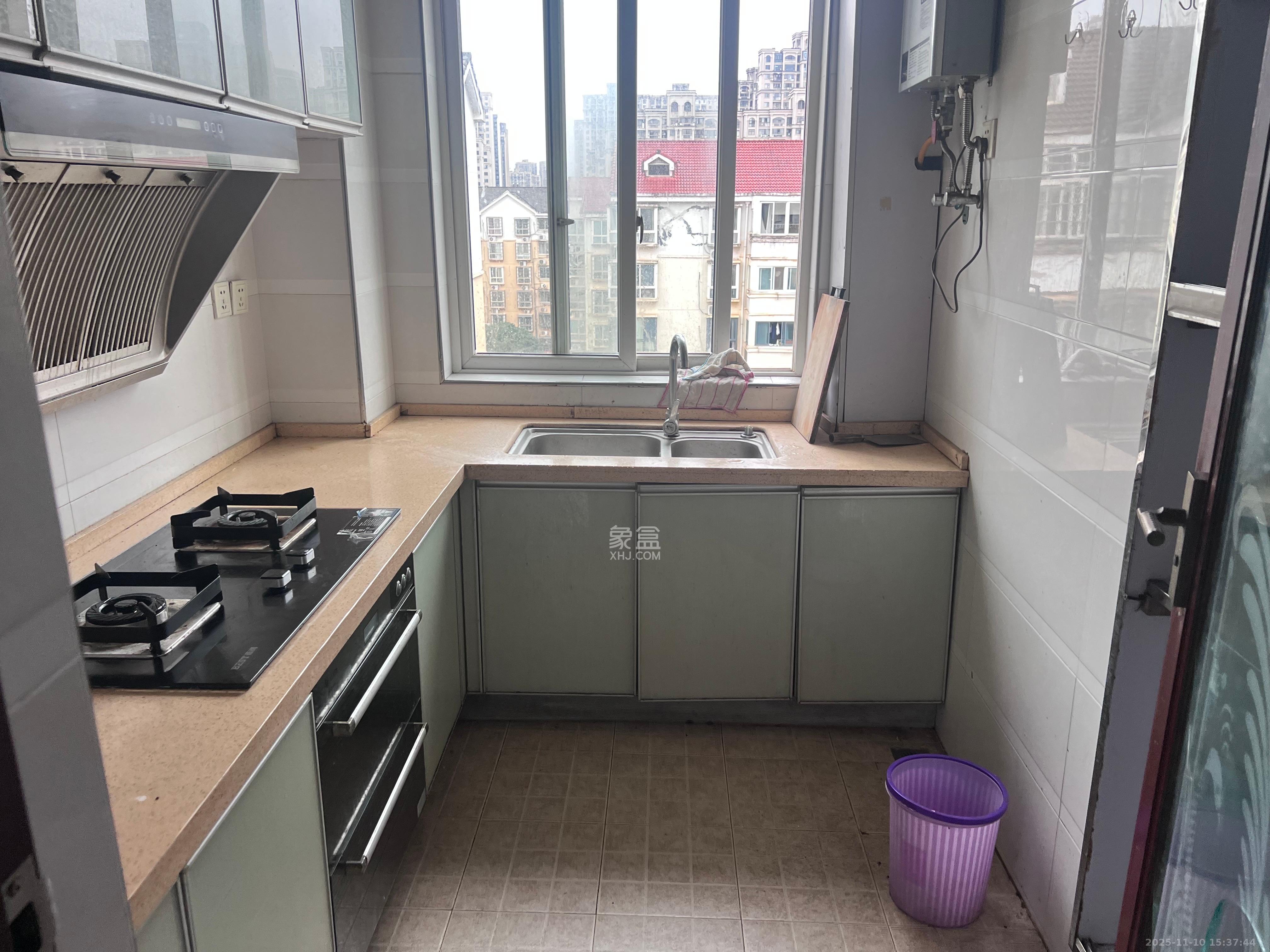 德润园  3室2厅1卫    1800.0元/月室内图