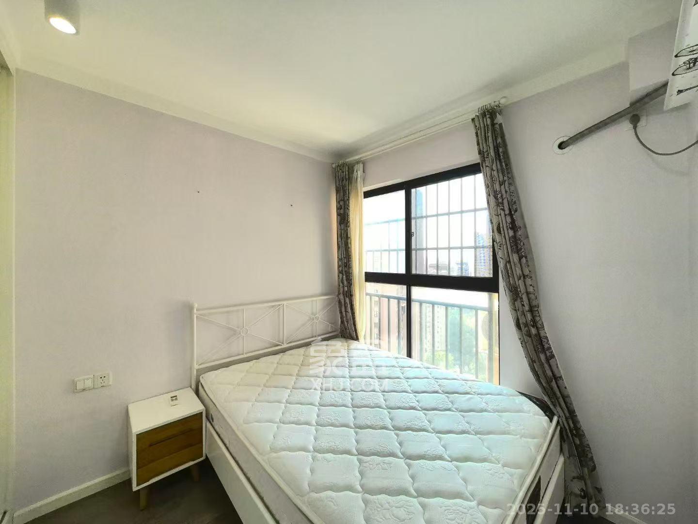 三一街区  2室1厅1卫    2200.0元/月室内图