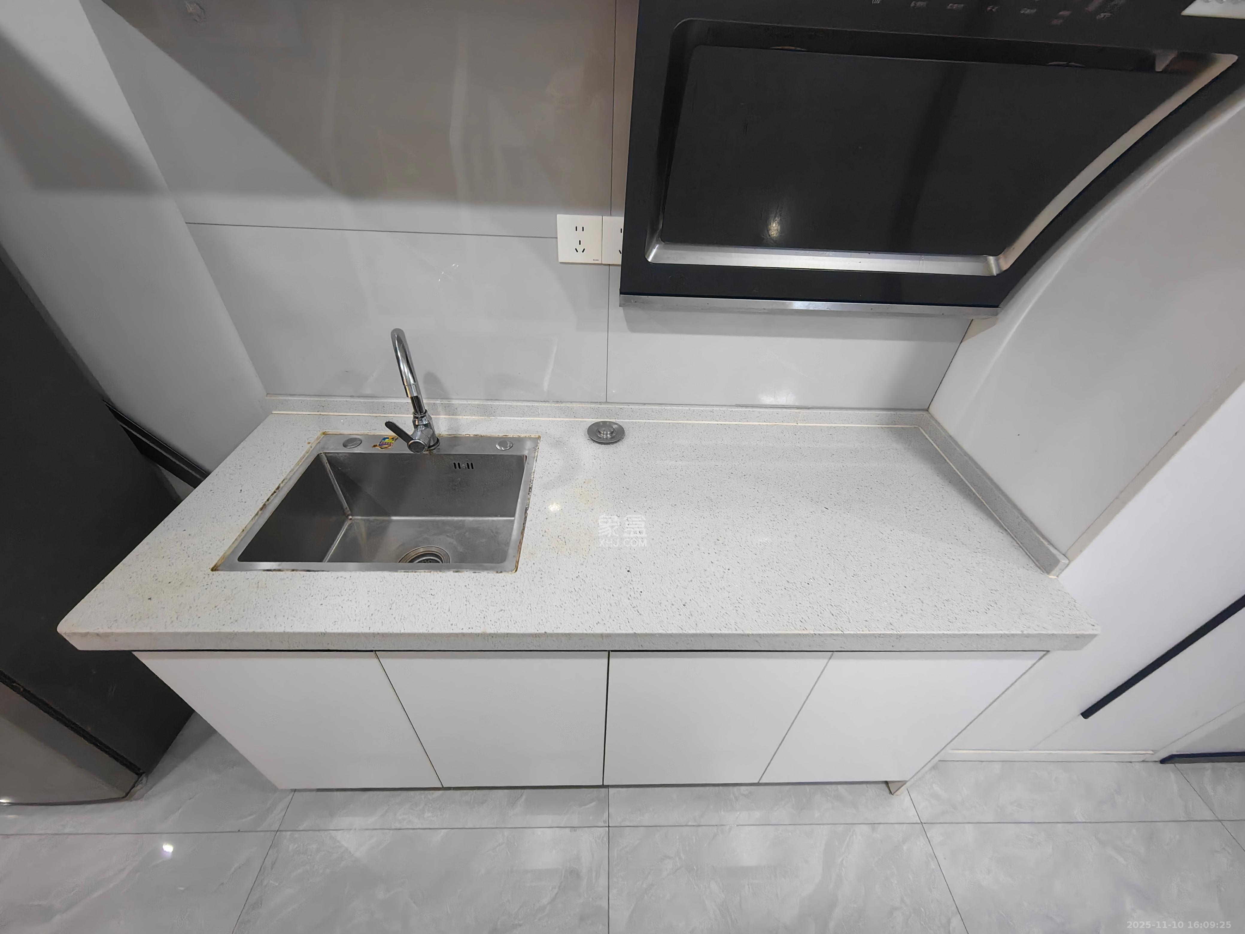 福晟翡翠湾  2室1厅1卫    2000.0元/月室内图