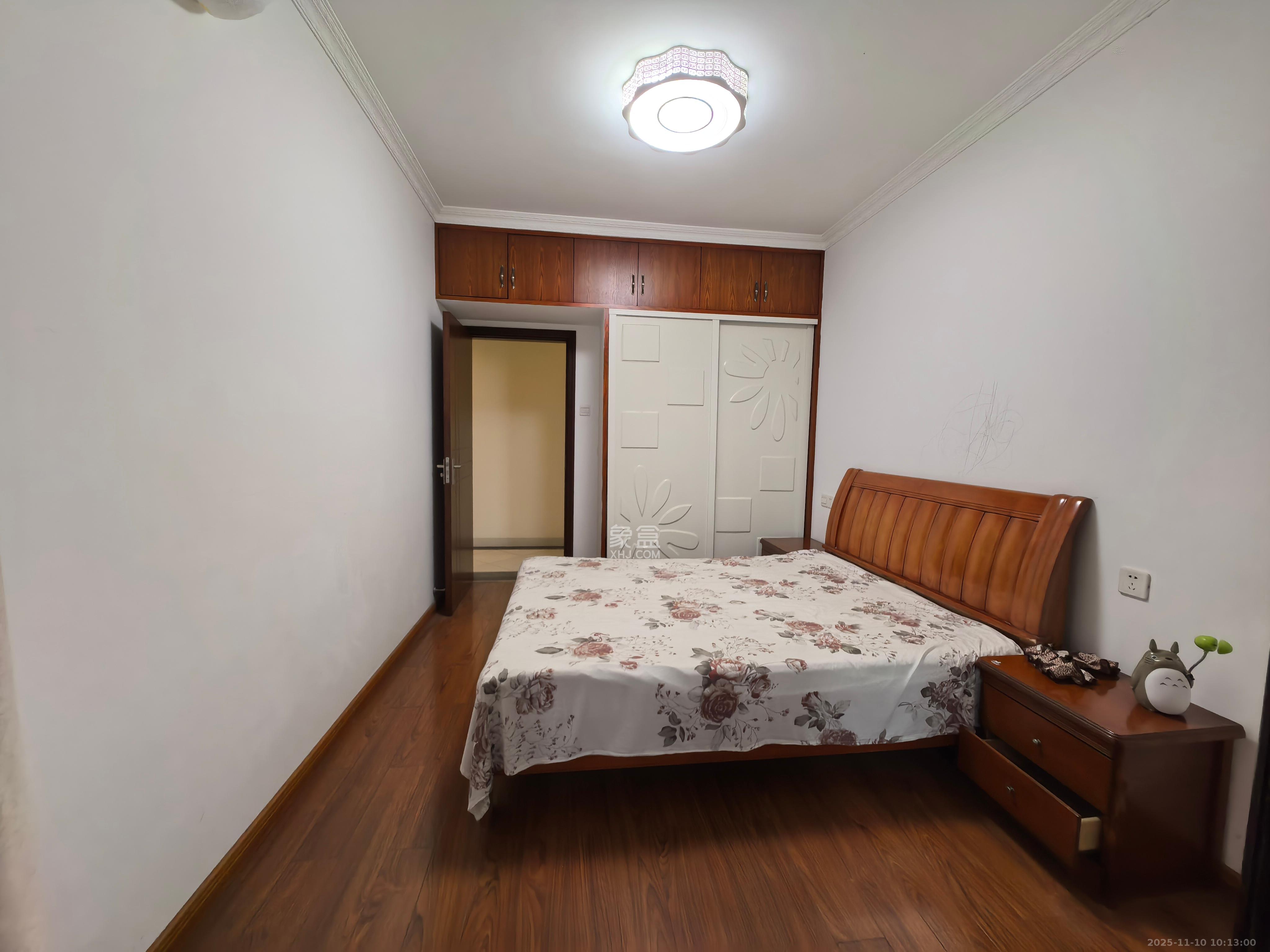 新城国际花都  3室2厅1卫    1800.0元/月室内图