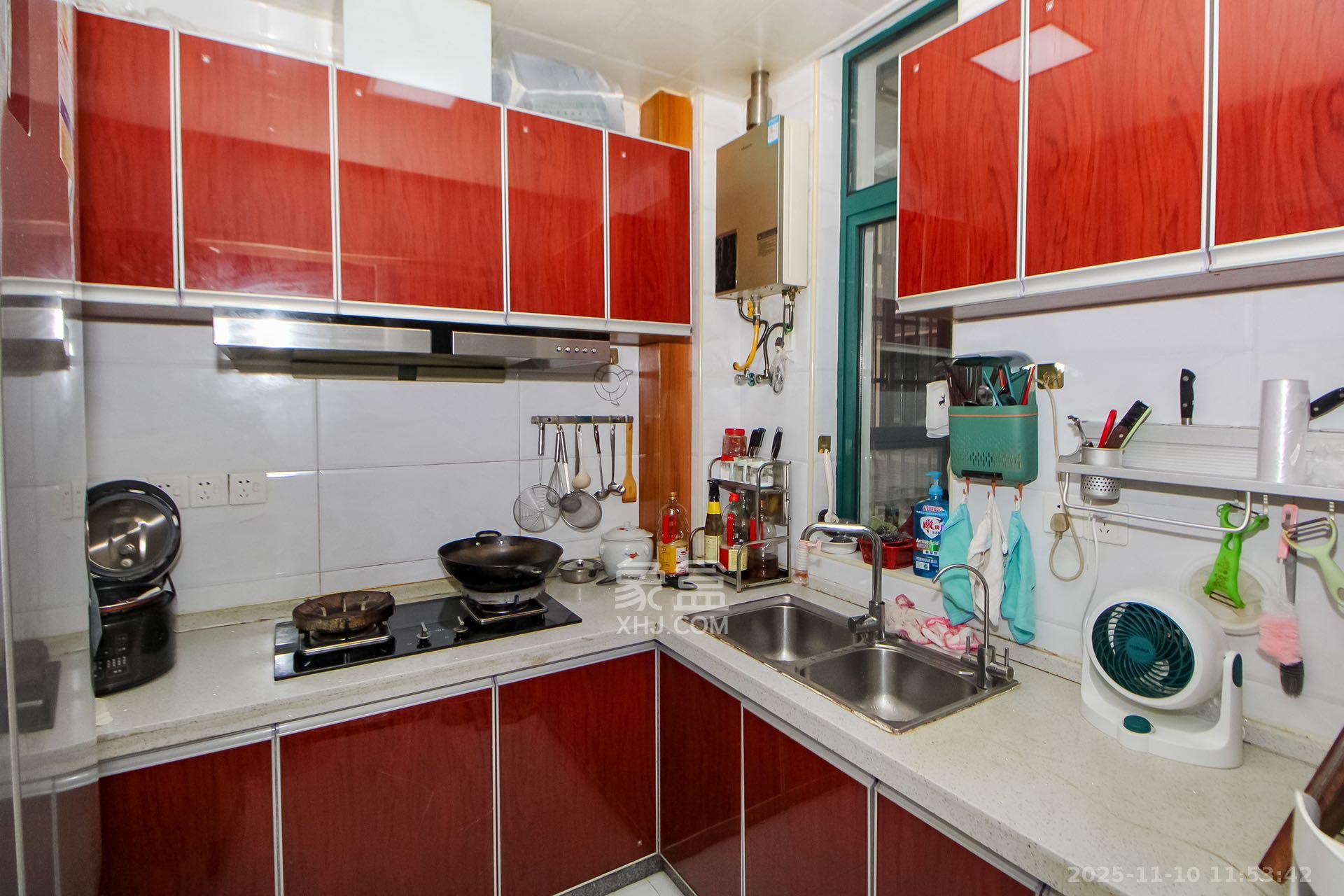 枫华府第 3室2厅2卫 2100.0元/月 枫华府第 3室2厅2卫 2100.0元/月室内图